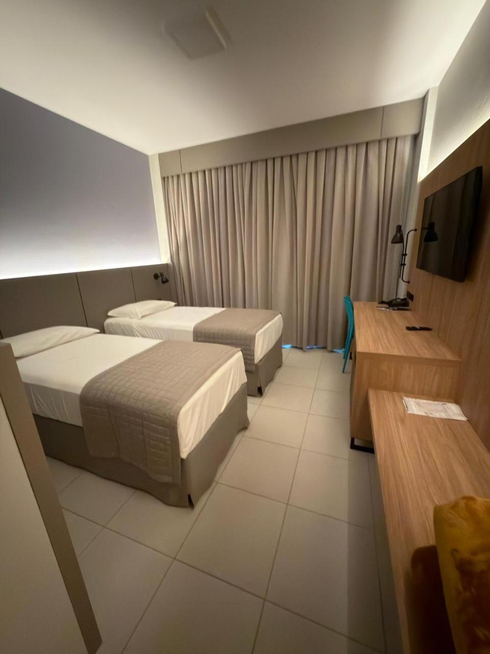 Quarto com 2 Camas de Solteiro
