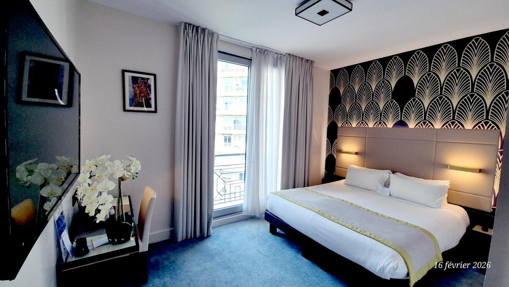 Chambre Lit Queen-Size Confort avec Balcon