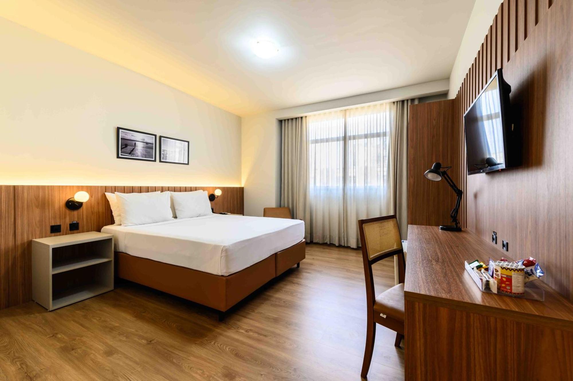 Quarto Duplo Superior com Cama de Casal
