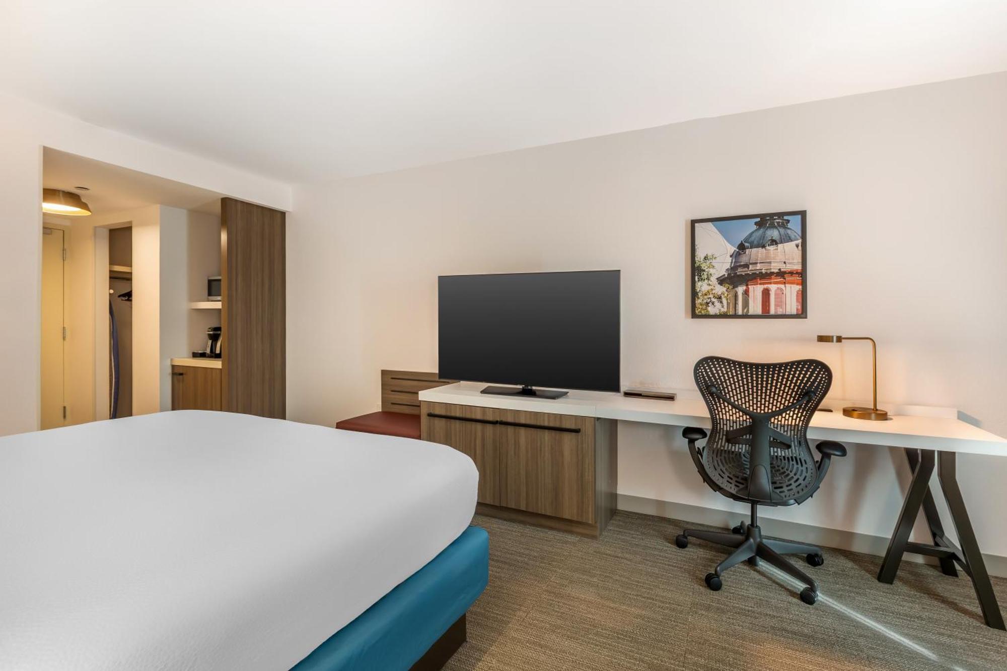 King Room with Tub - Mobility and Hearing Access