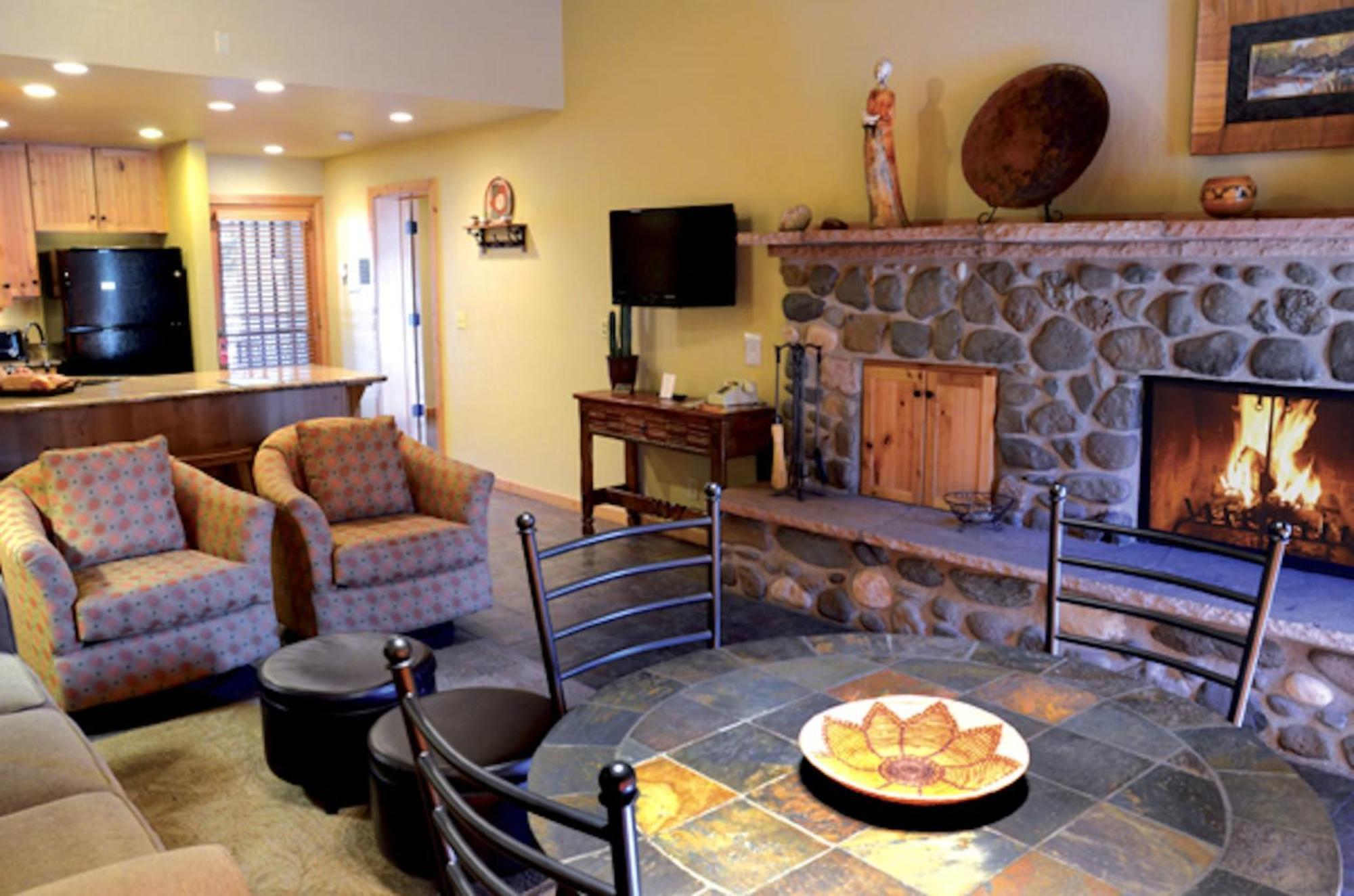 Two-Bedroom Villa with One-Bedroom Villa with Forest View and Spa Tub