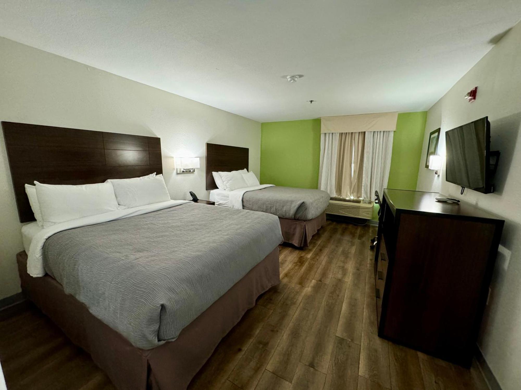 Quadruple Room with Two Queen Beds - Non Smoking