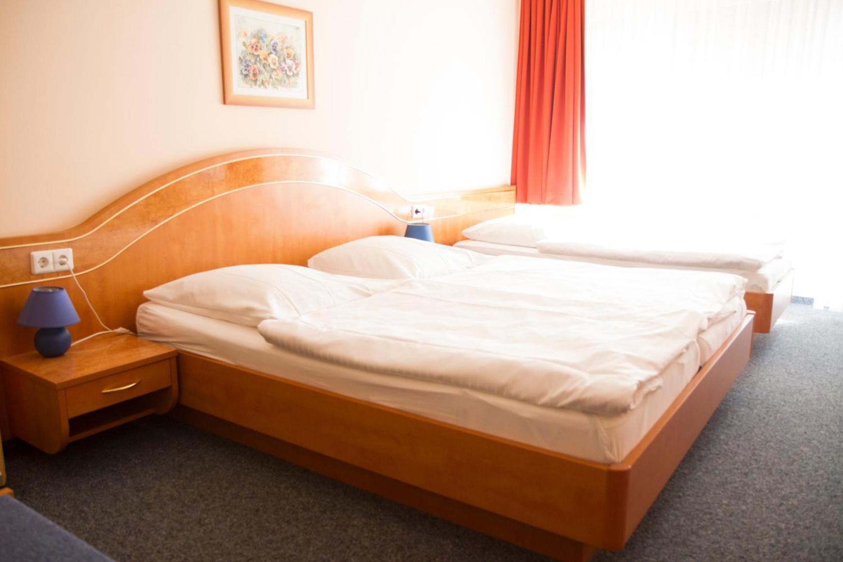 Dreibettzimmer mit Balkon