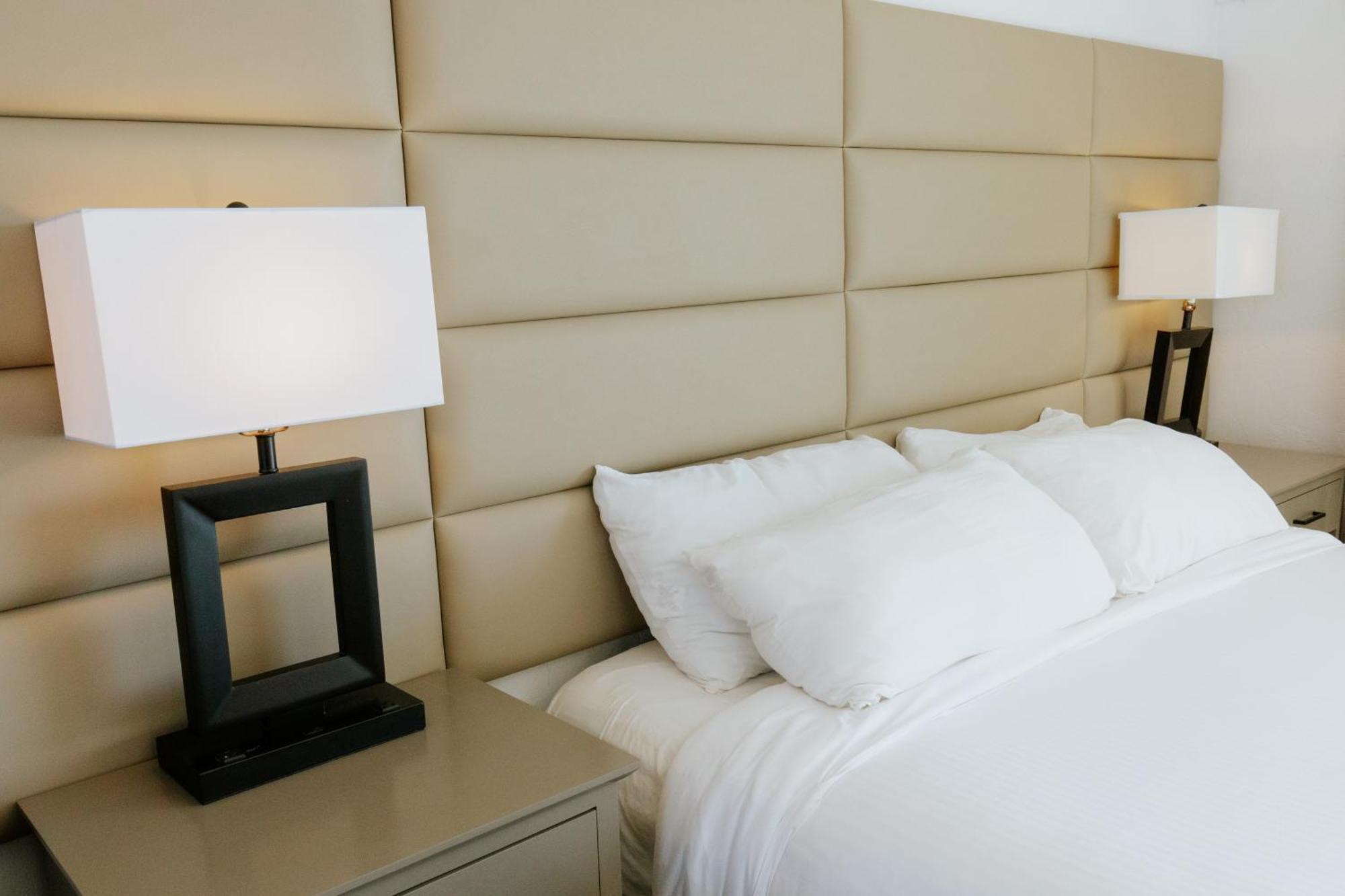 Zimmer mit Kingsize-Bett