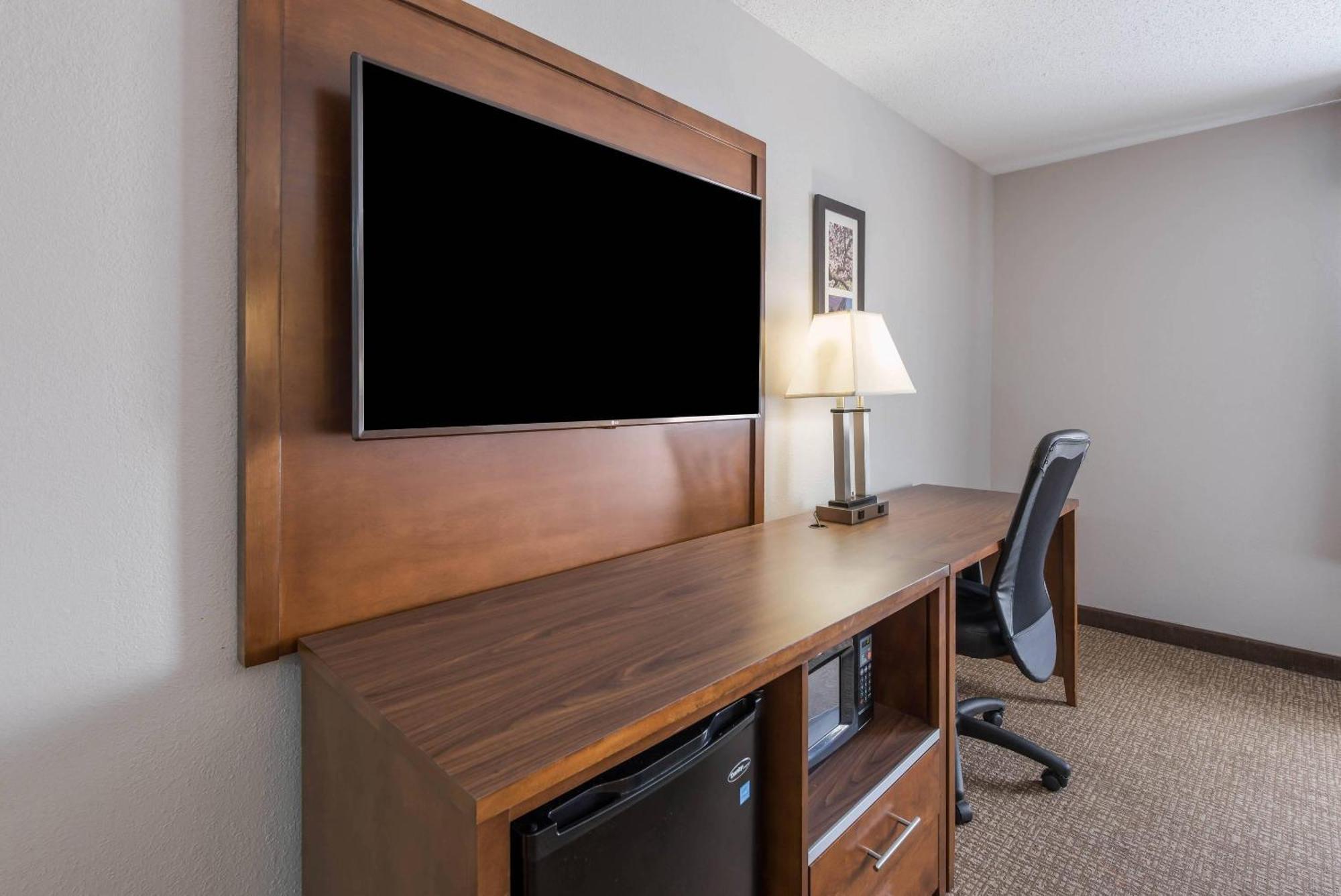 Efficiency Queen Room with Two Queen Beds - Non-Smoking