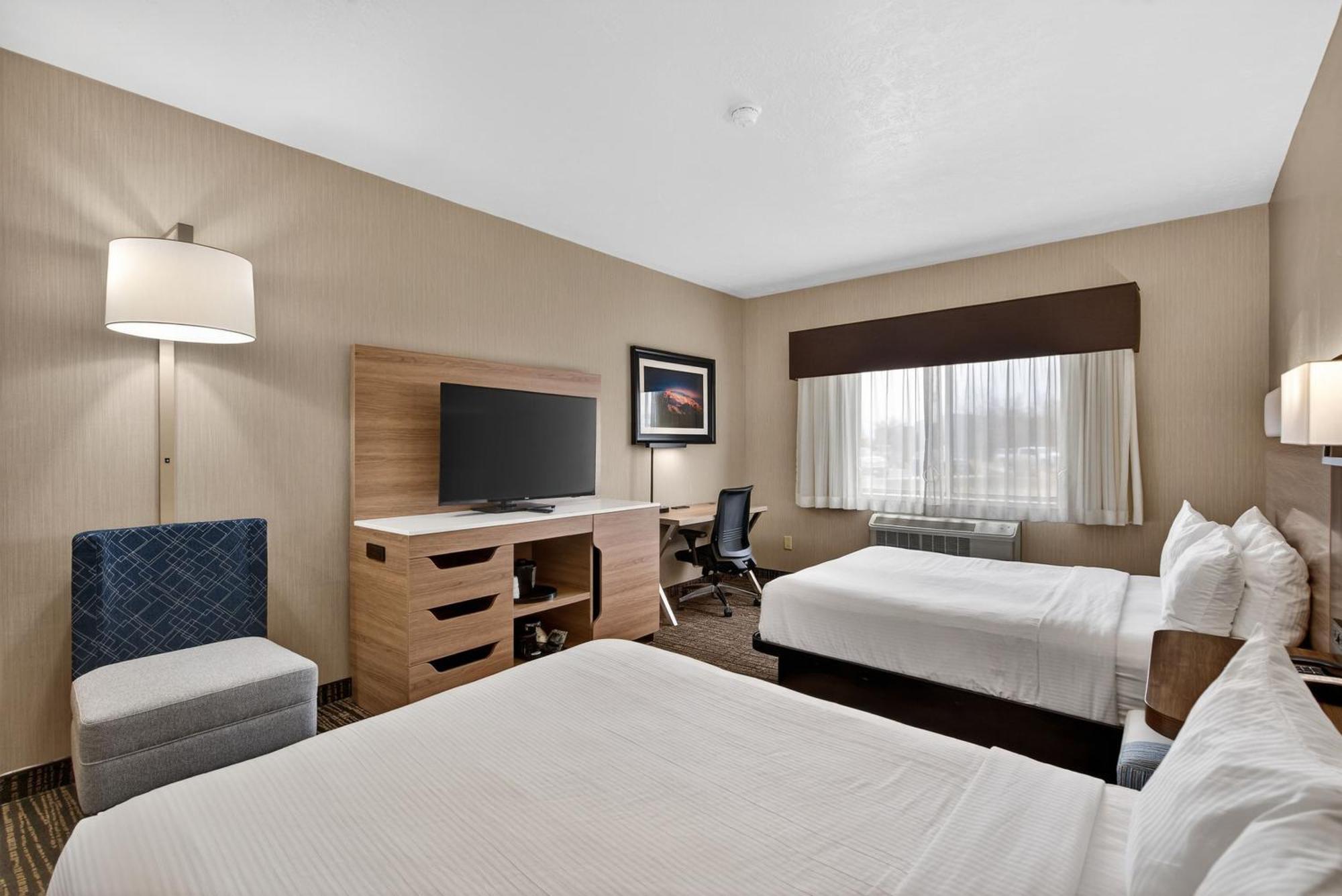 Queen Room with Two Queen Beds and Bath Tub - Disability Access/Non-Smoking