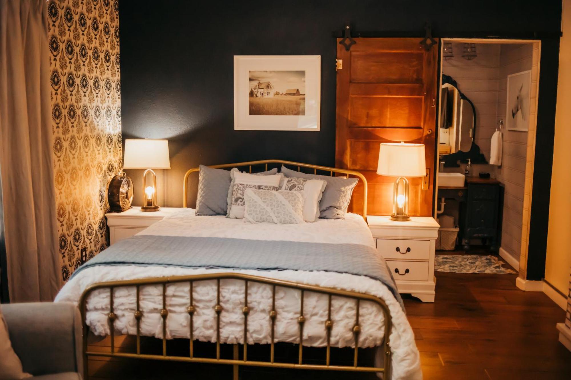 Deluxe Queen Room