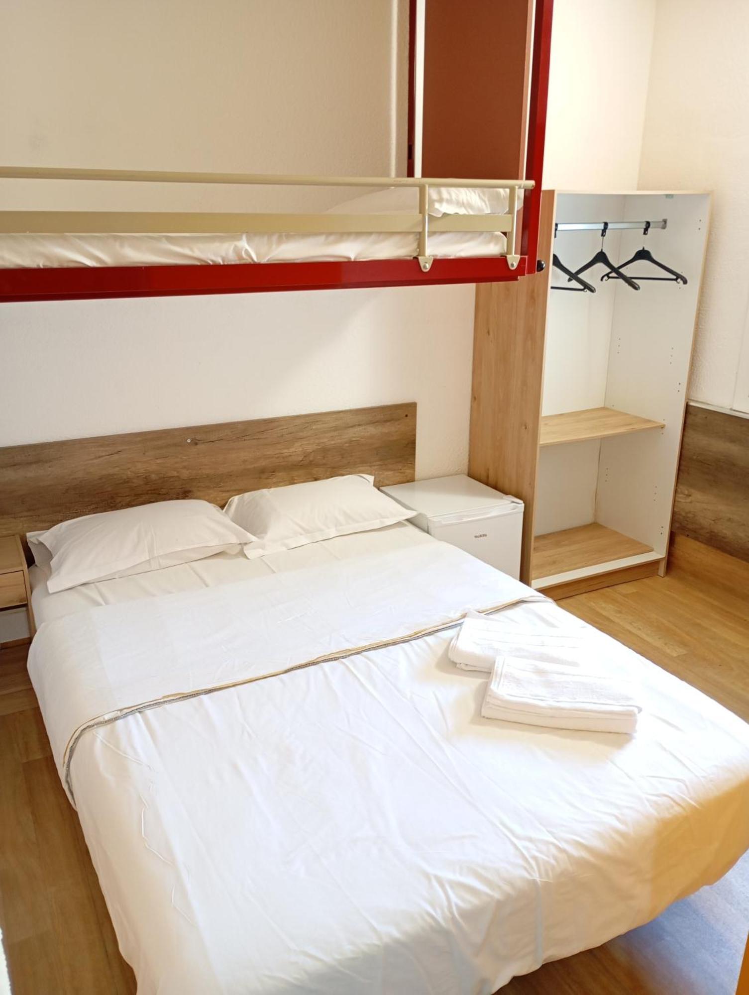Chambre Triple avec Salle de Bains Privative