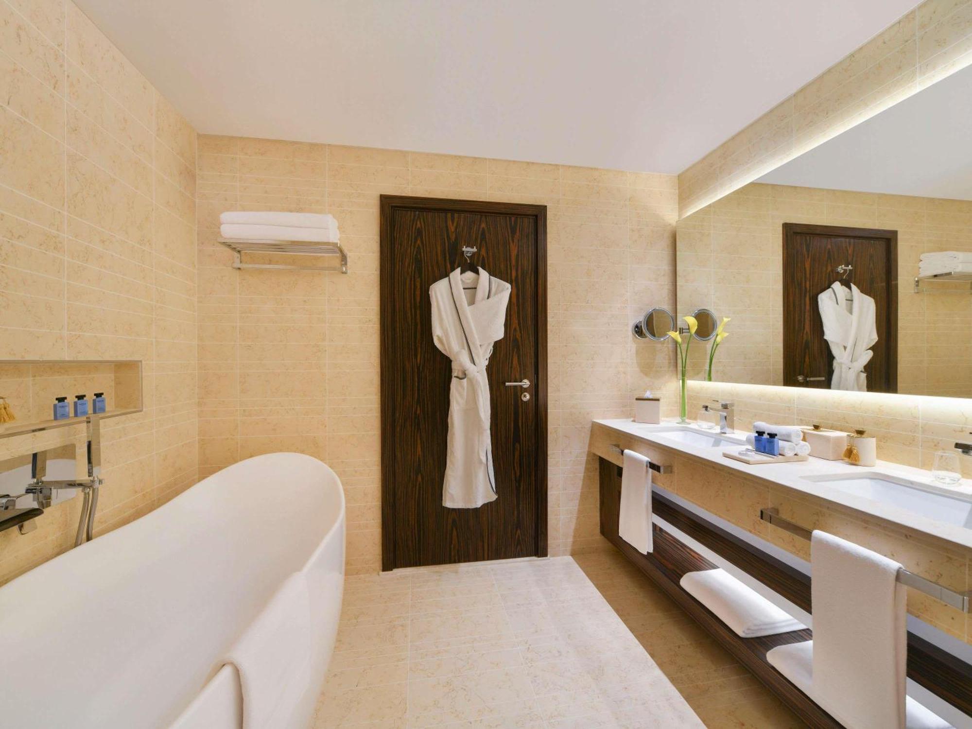 Luxury King Room,1756756140:JPEG