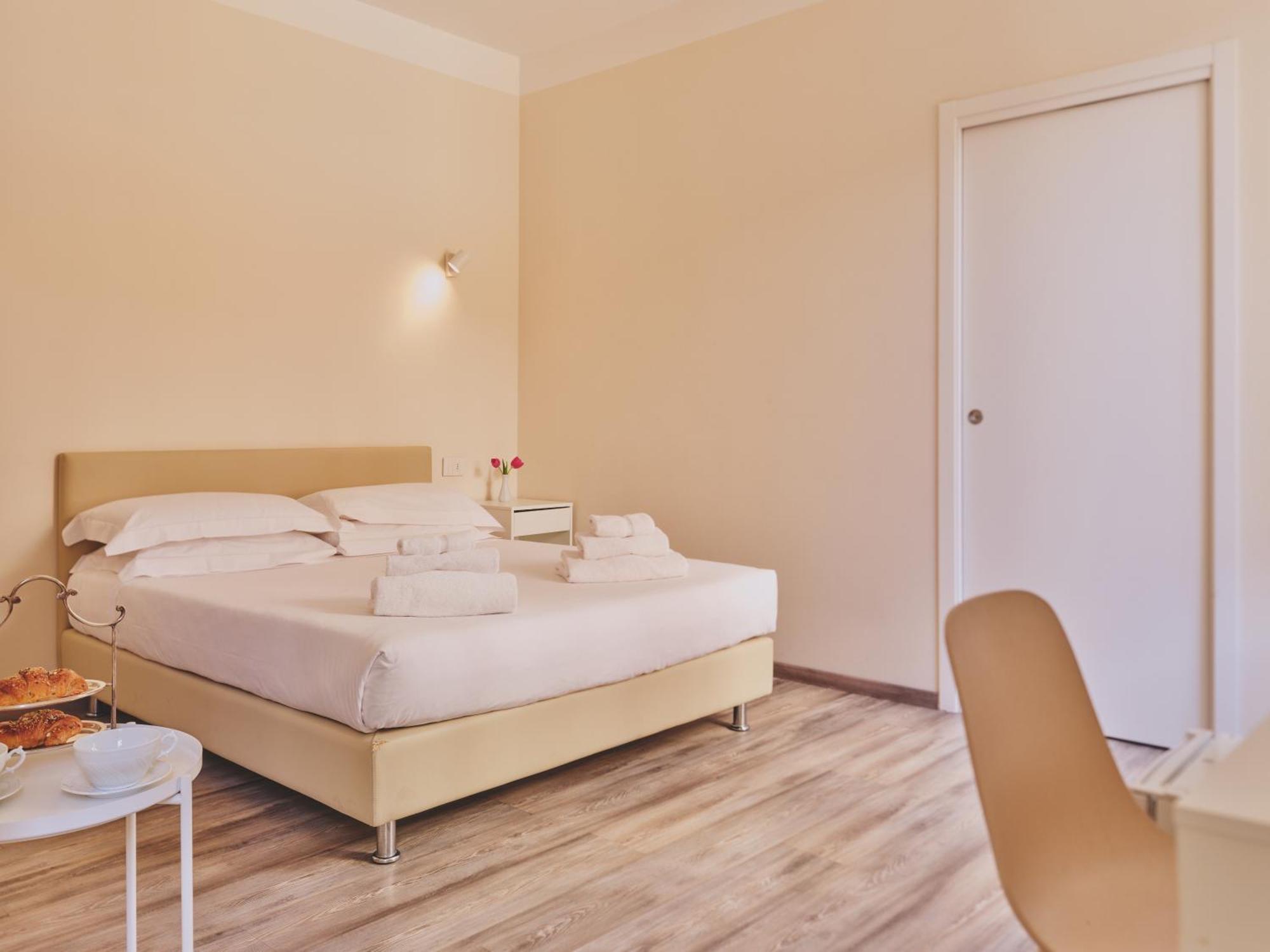 Deluxe Room,1756801736:JPEG