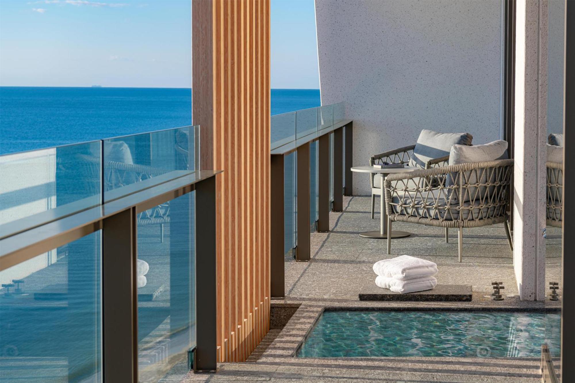 Deluxe Oceanfront King Room
