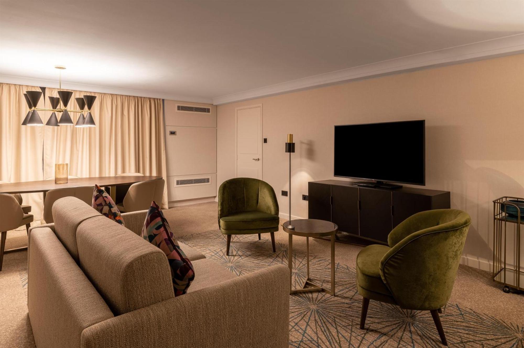 King Suite,1758279988:JPEG