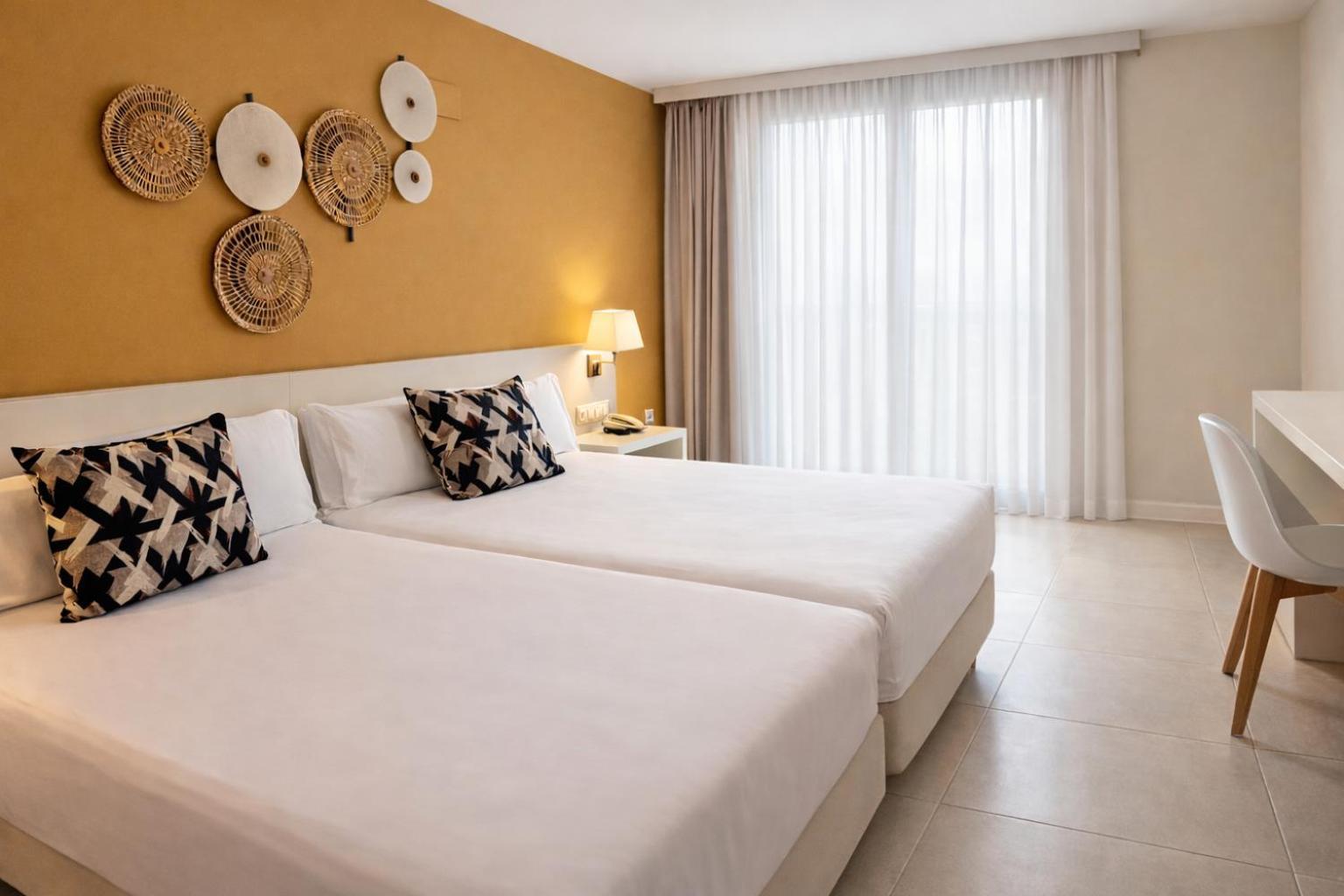 Deluxe Room,1758289664:JPEG