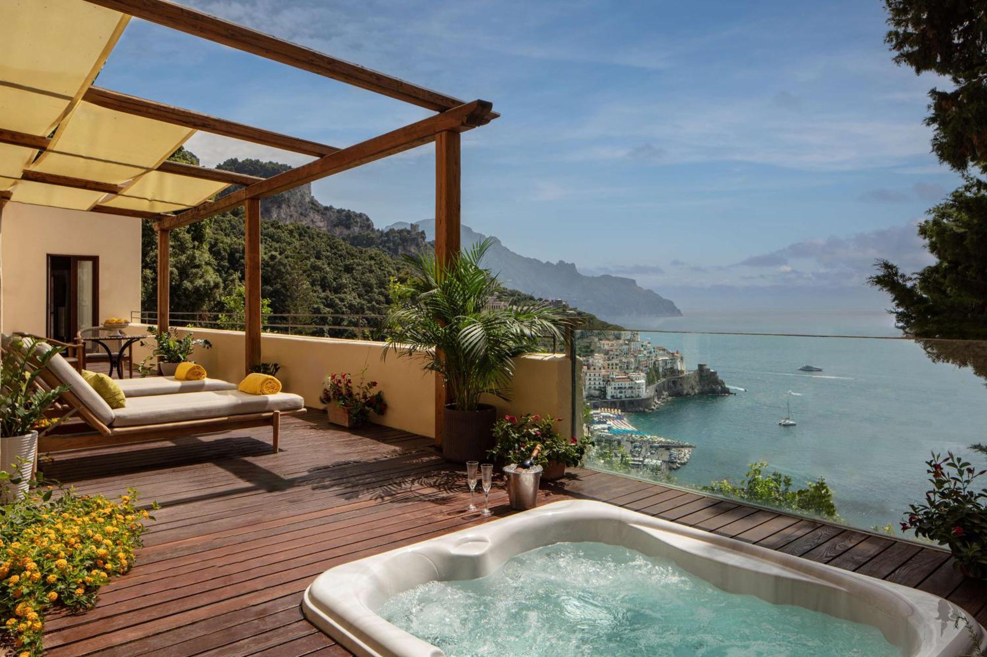 Suite dell'Eremita mit Meerblickterrasse und Whirlpool mit Zustellbett (2 Erwachsene + 1 Kind)