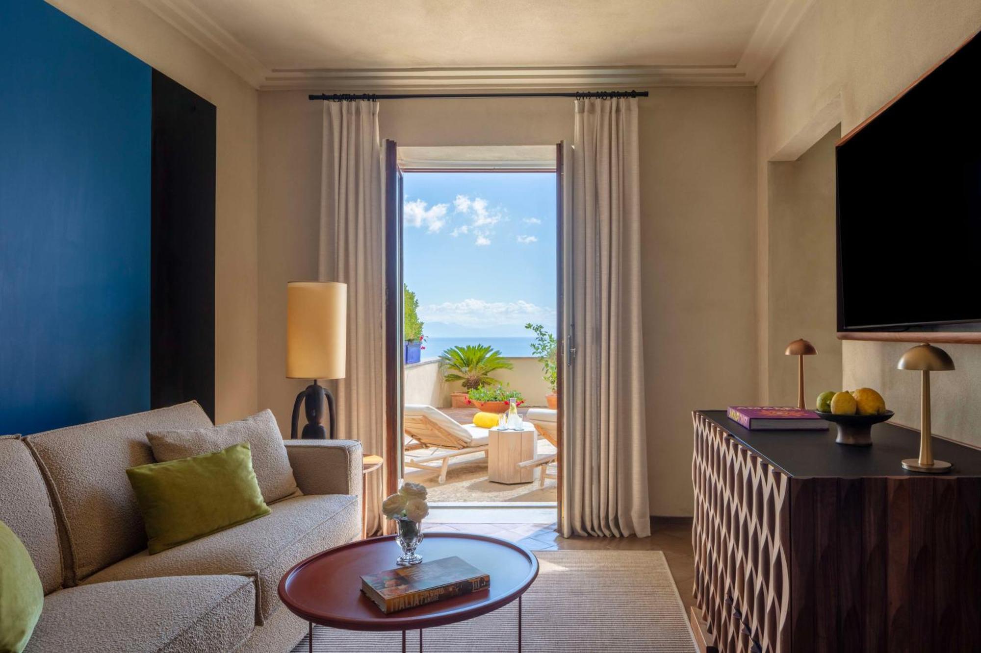 Suite mit Meerblick, Terrasse und Whirlpool sowie Zustellbett (2 Erwachsene + 2 Kinder)
