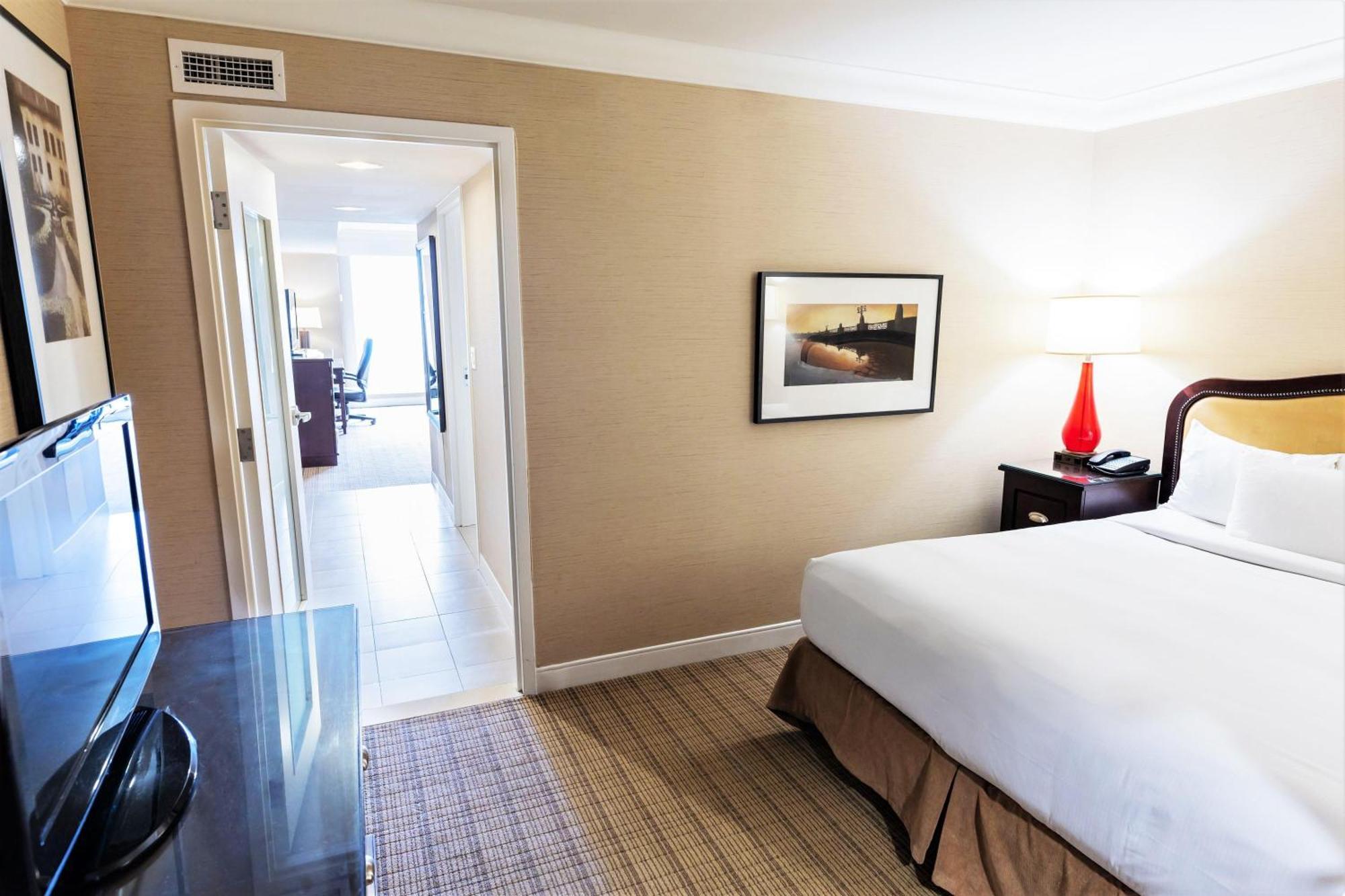 Two-Bedroom Suite with Spa Bath and Casino/City View