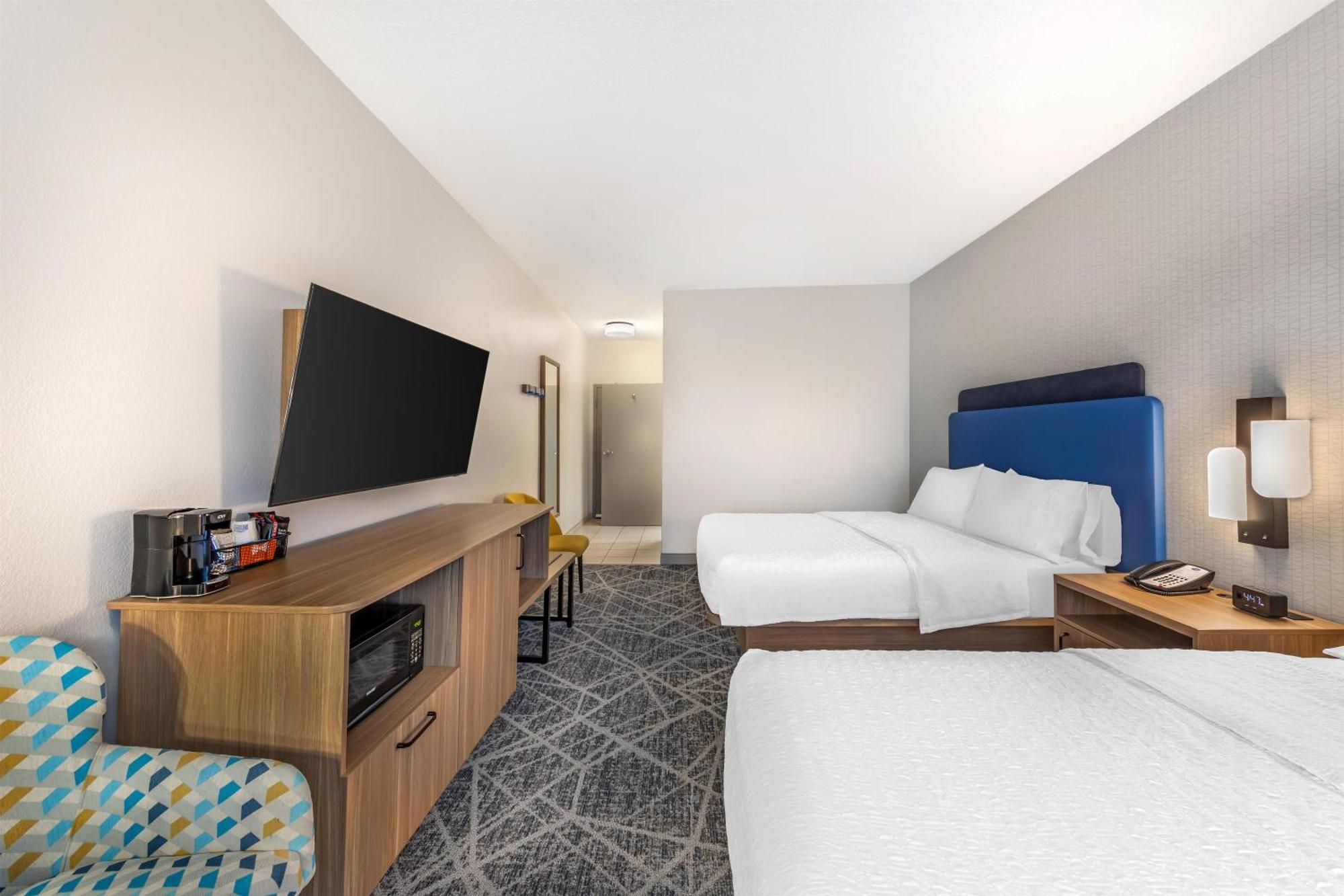 Room with Two Queen Beds - Non-Smoking