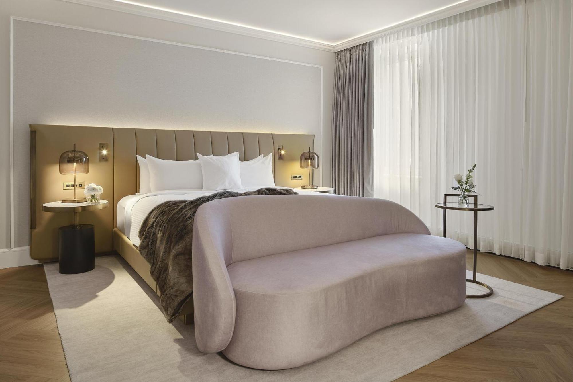 Kamer met Kingsize Bed met Bad - Geschikt voor Gasten met een Lichamelijke Beperking