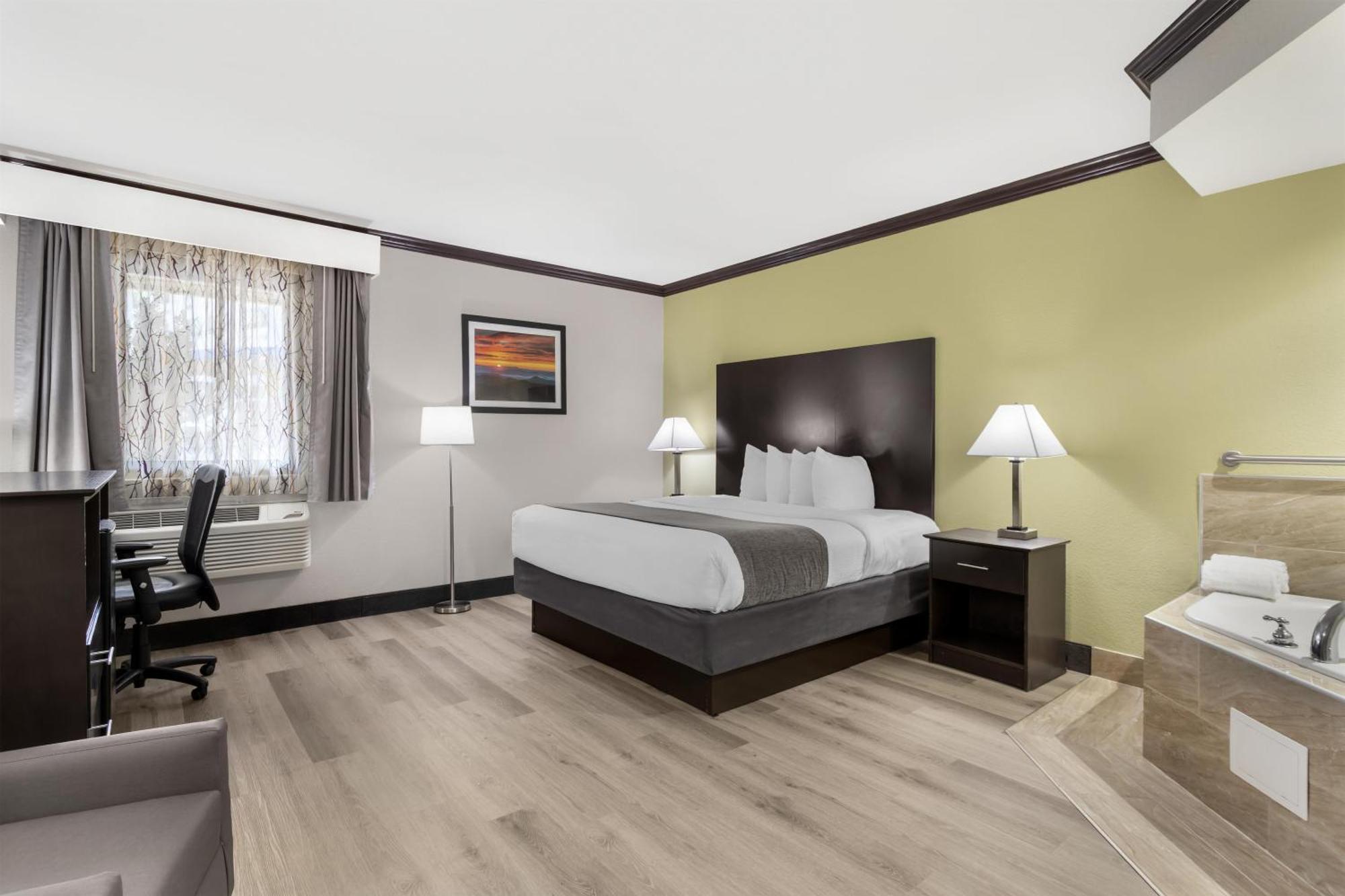 King Room with Roll-In Shower and Jetted Tub - Mobility Accessible/Non-Smoking