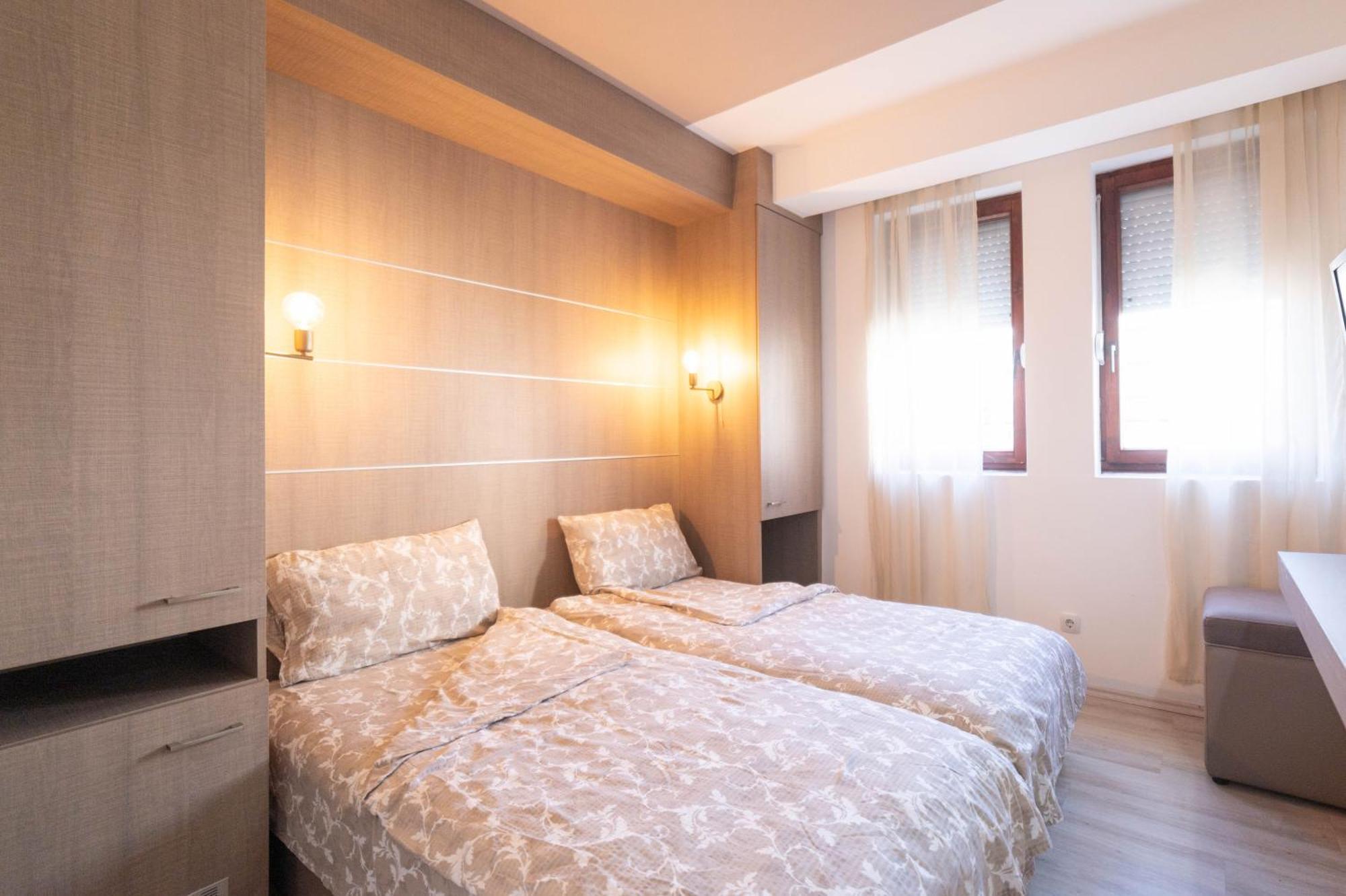 Doppel-/Zweibettzimmer mit Bad