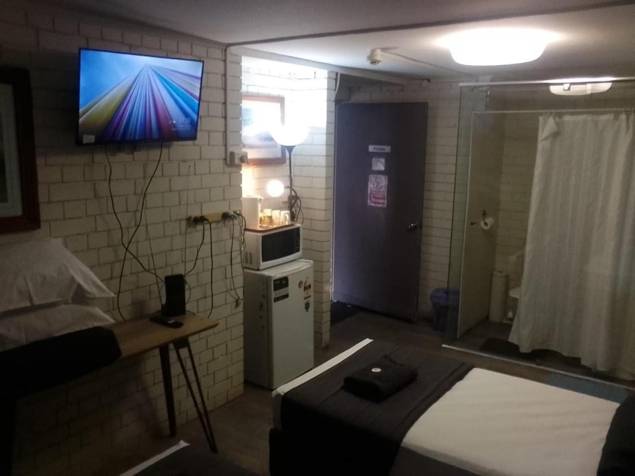 Zweibettzimmer mit eigenem Bad - Haustierfreundlich