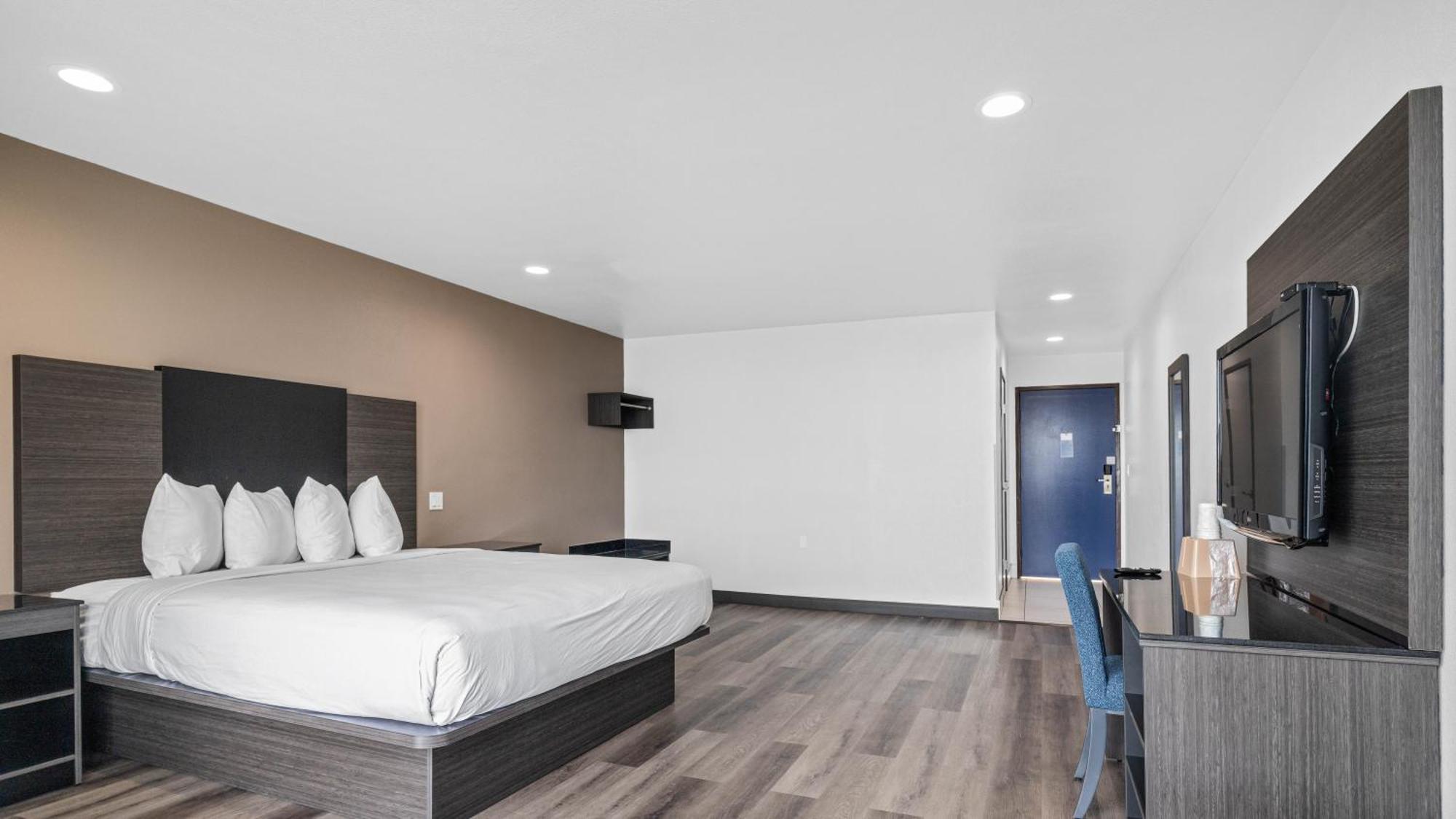 King Room - Disability Access - Non-Smoking