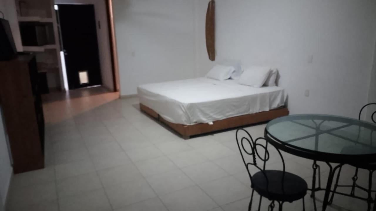 Chambre Lit King-Size avec Salle de Bains Privative - Vue sur Mer