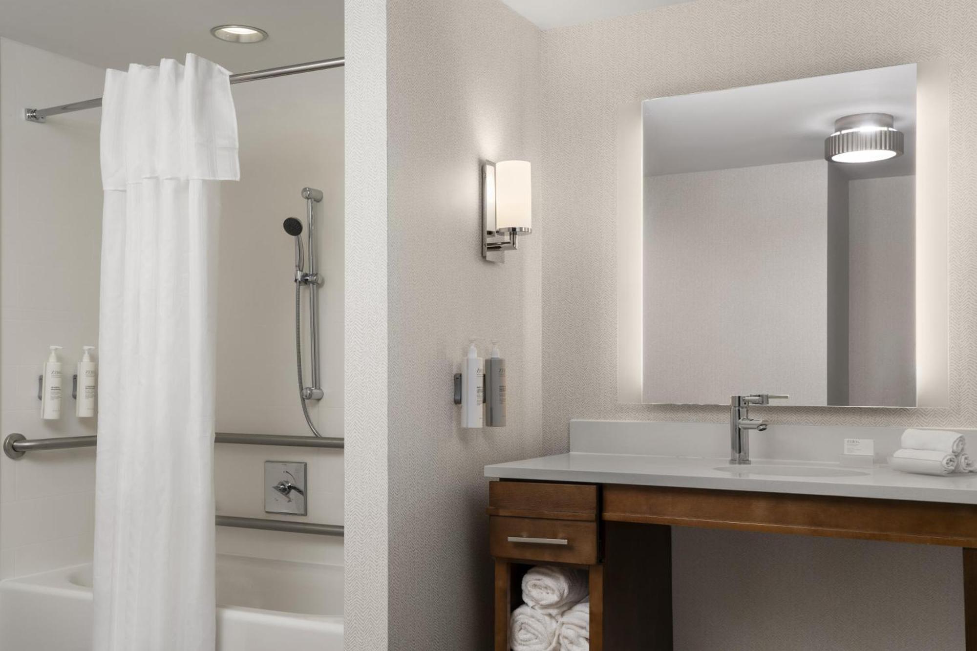 King Studio Suite with Bath Tub - Hearing Accessible/Non-Smoking