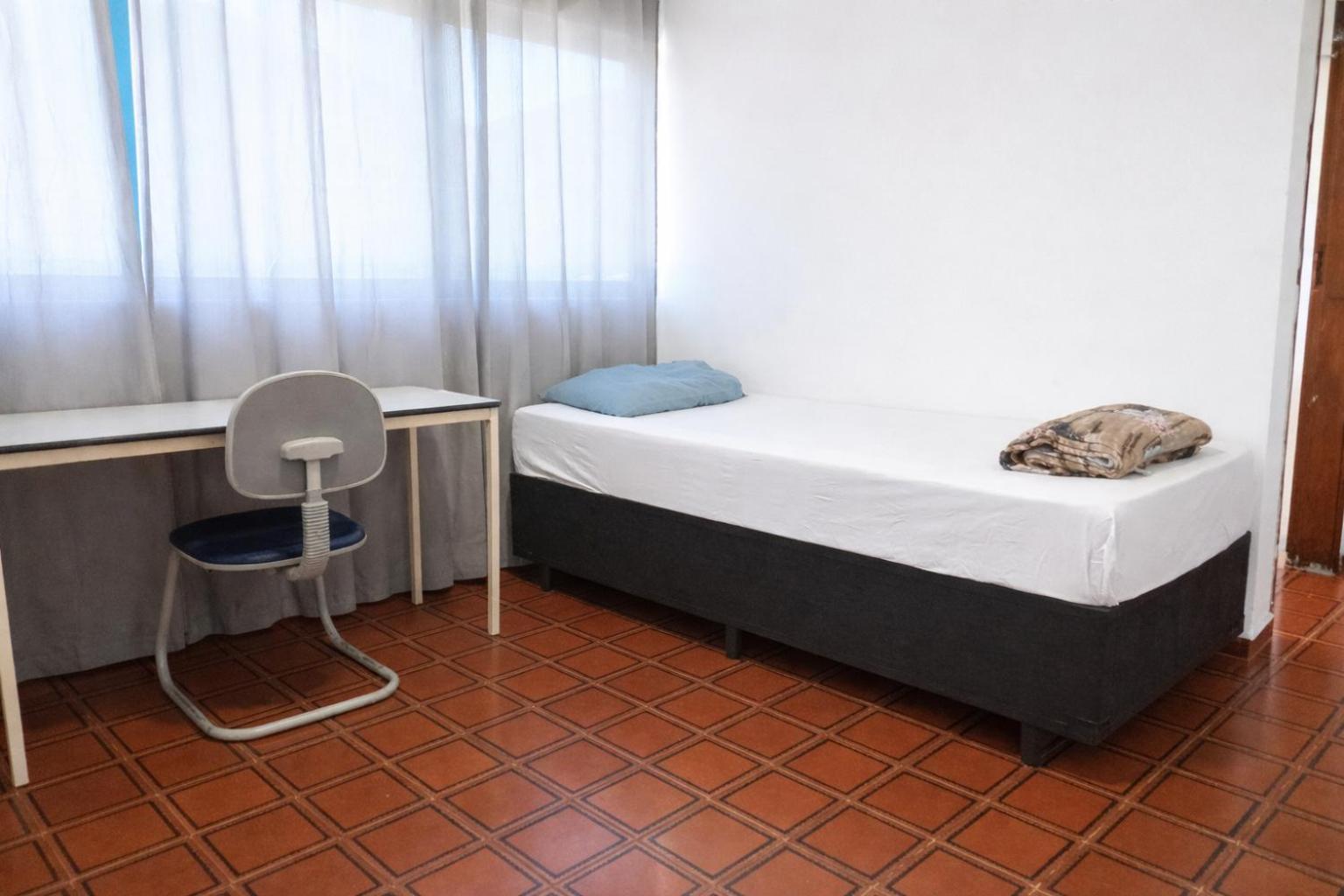 Quarto Triplo com Banheiro
