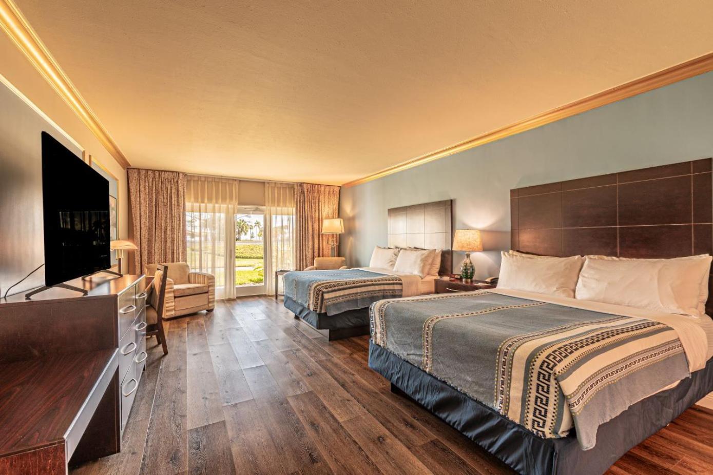 2 Queen Beds, Mobility/Hearing Impaired Accessible Room, Roll-in Shower, Non-Smoking