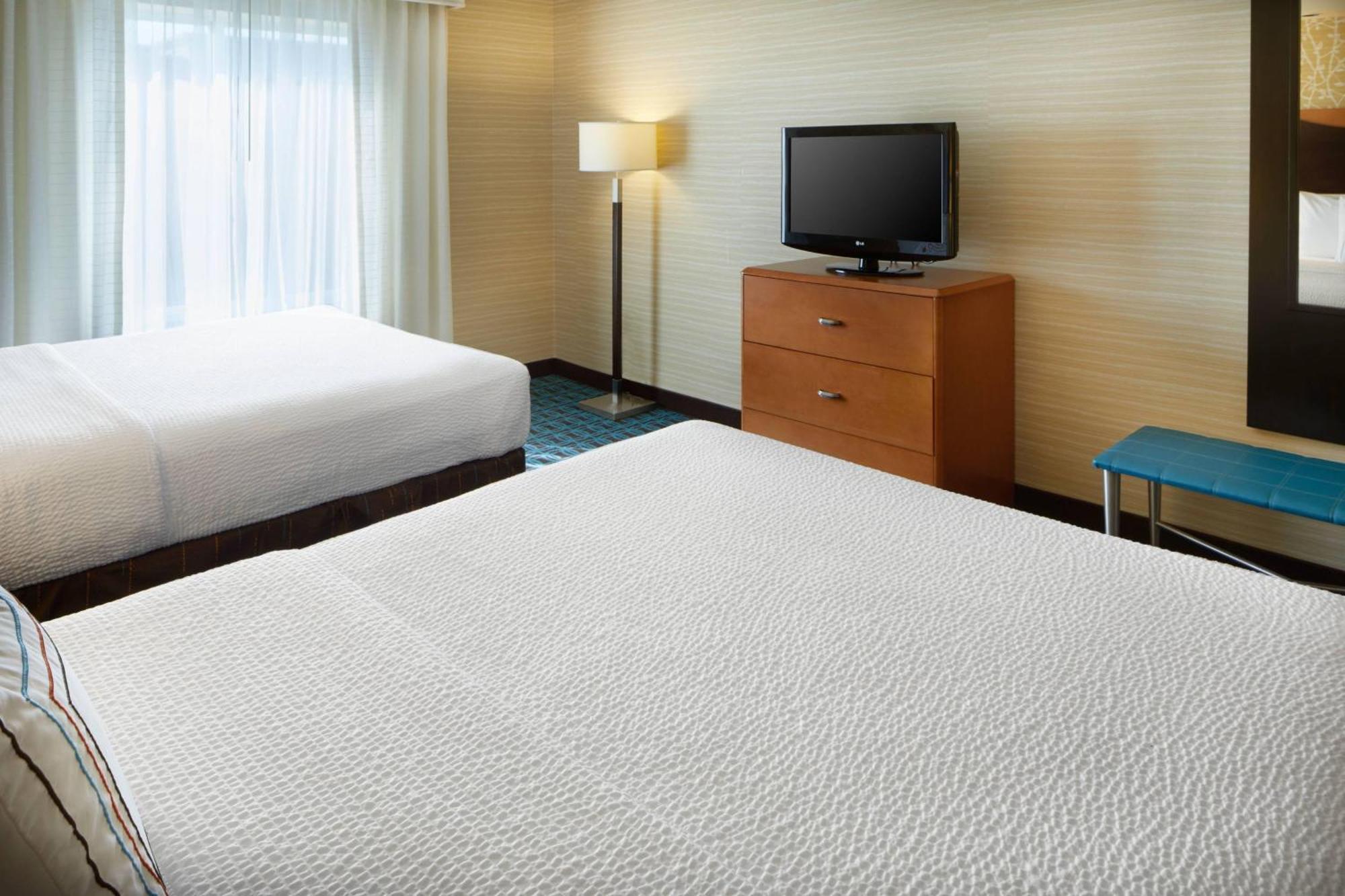 Studio with Two Queen Beds, Bathtub and Sofa Bed - Mobility Access/Hearing Accessible