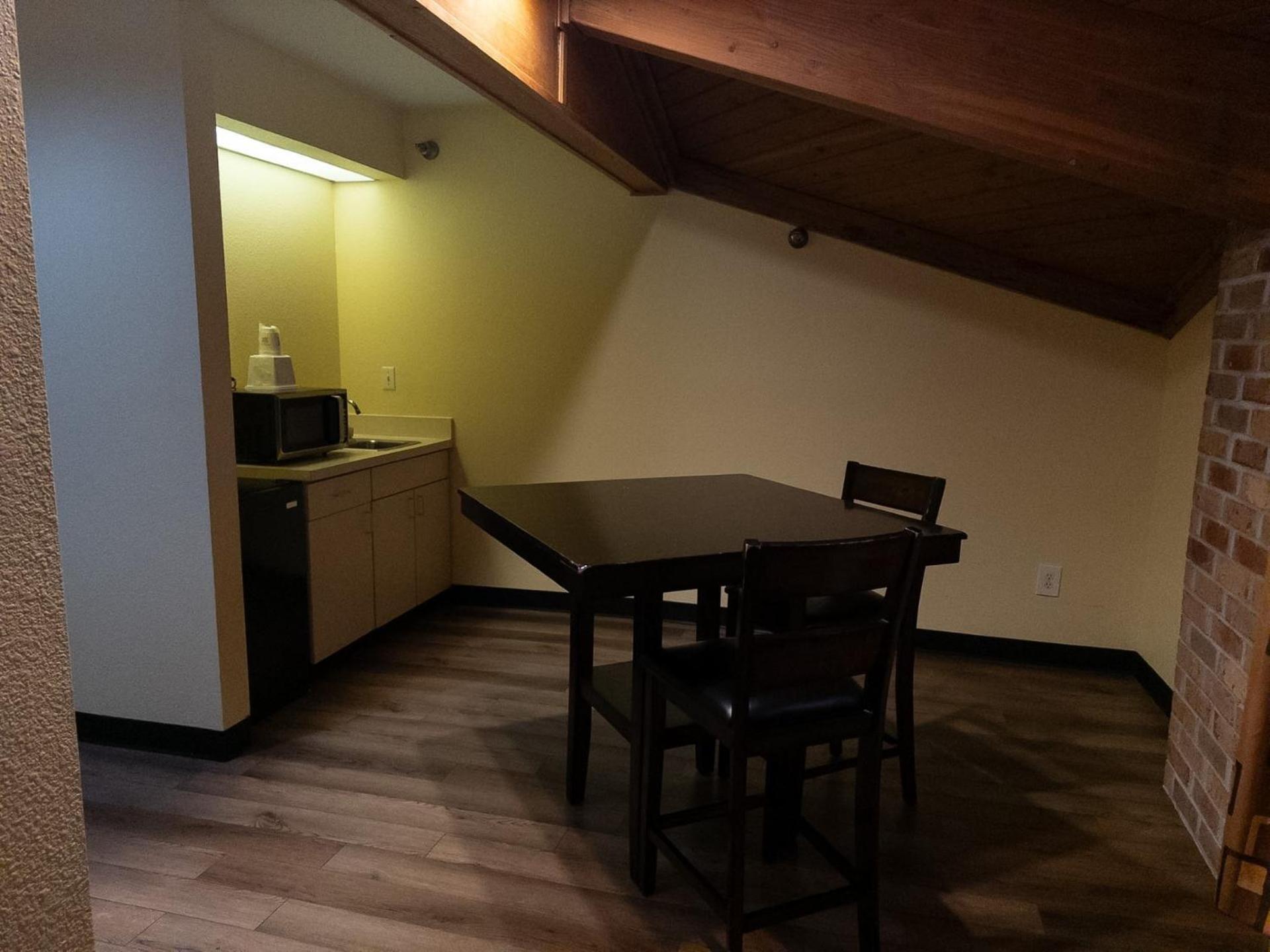 Executive King Suite - Non-Smoking