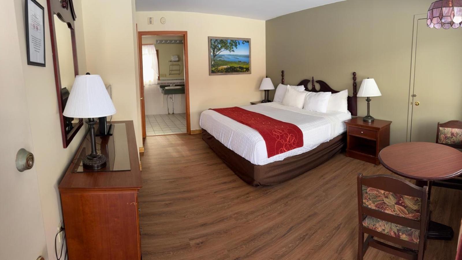 Deluxe King Room