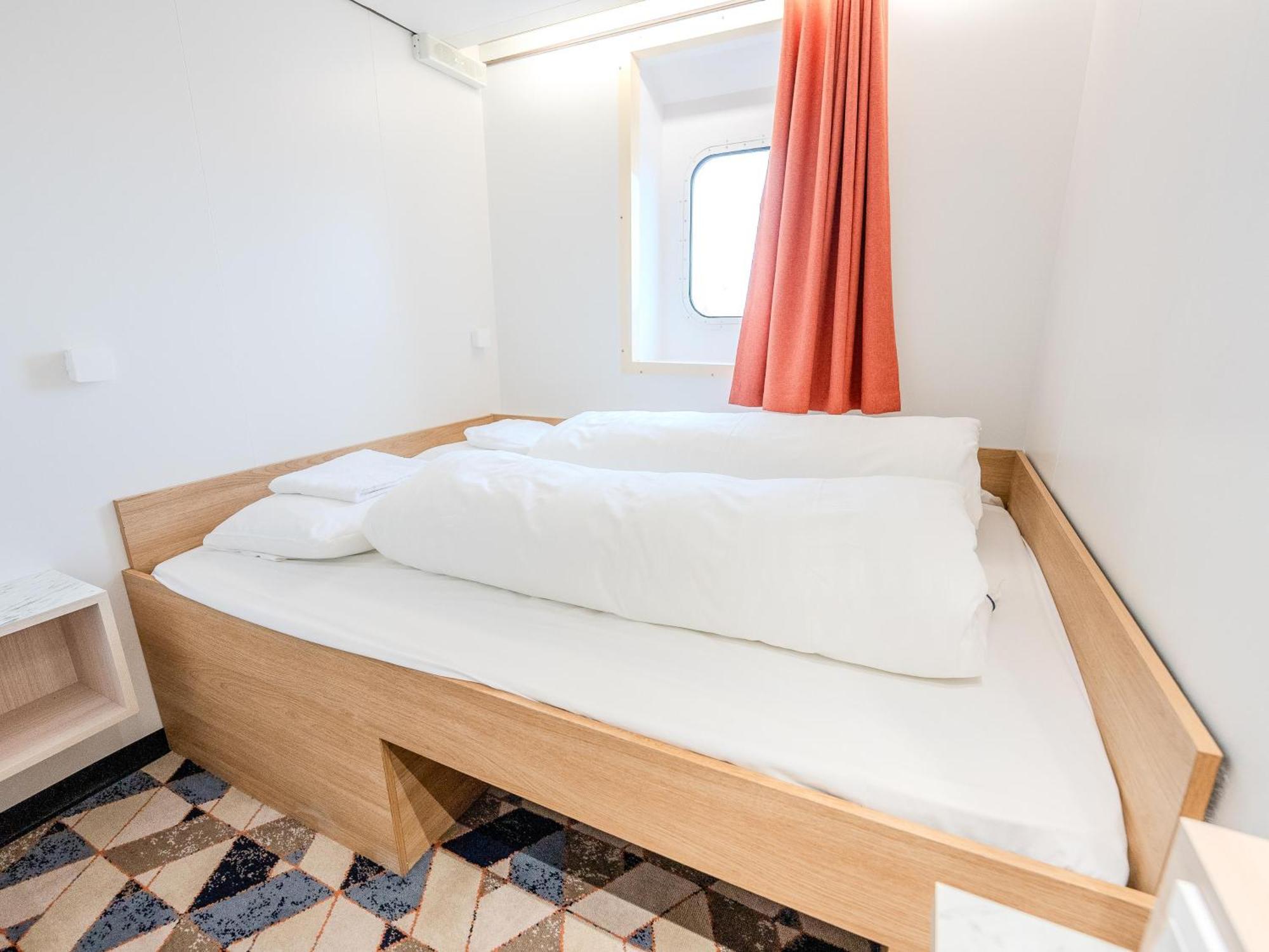 Standard double bed cabin with sea view