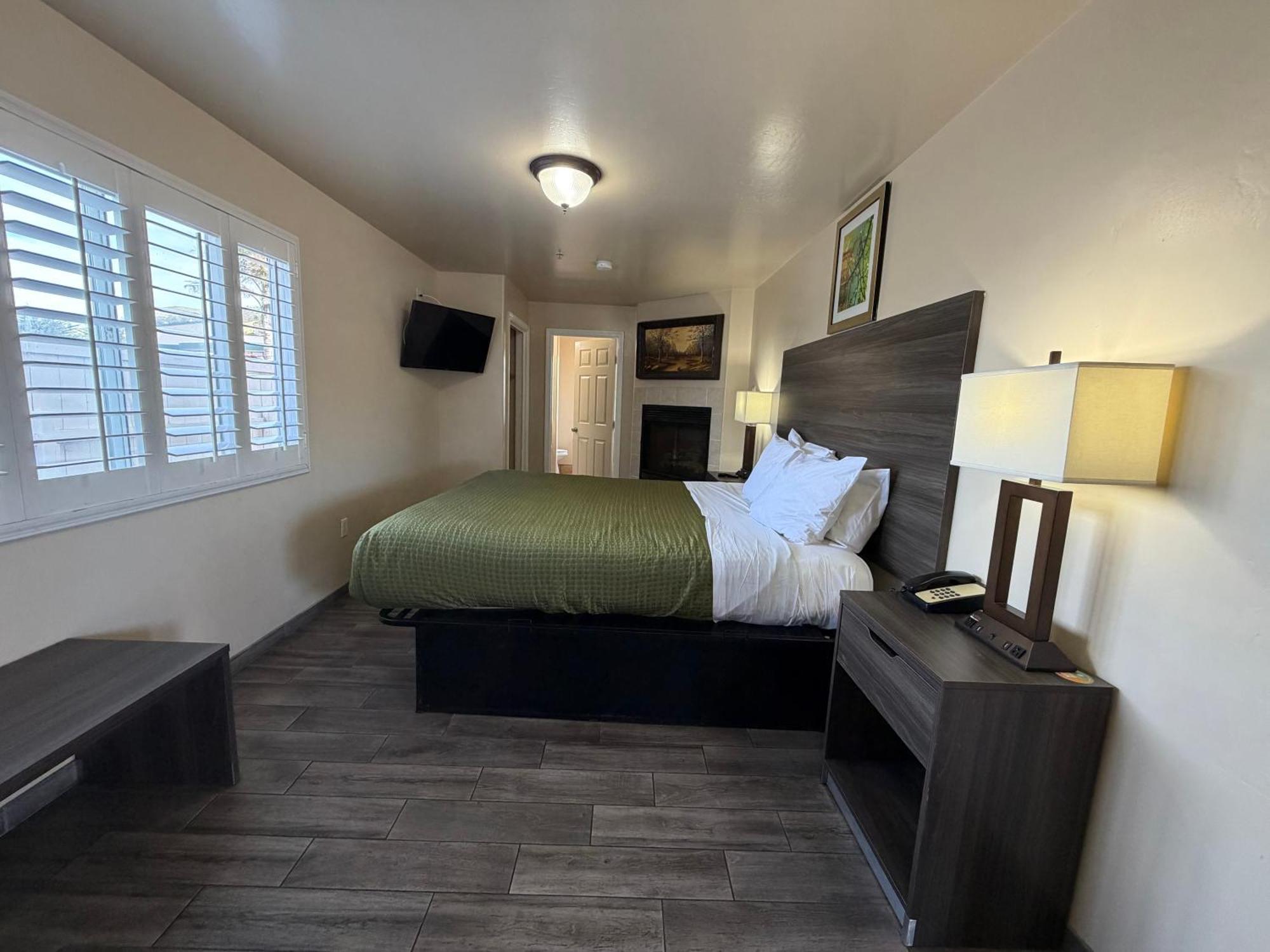 Deluxe Room Jacuzzi Fire Place,1760158175:JPEG