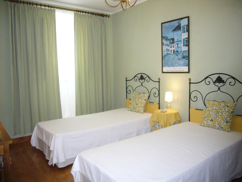 Quarto Twin Standard com Sofá