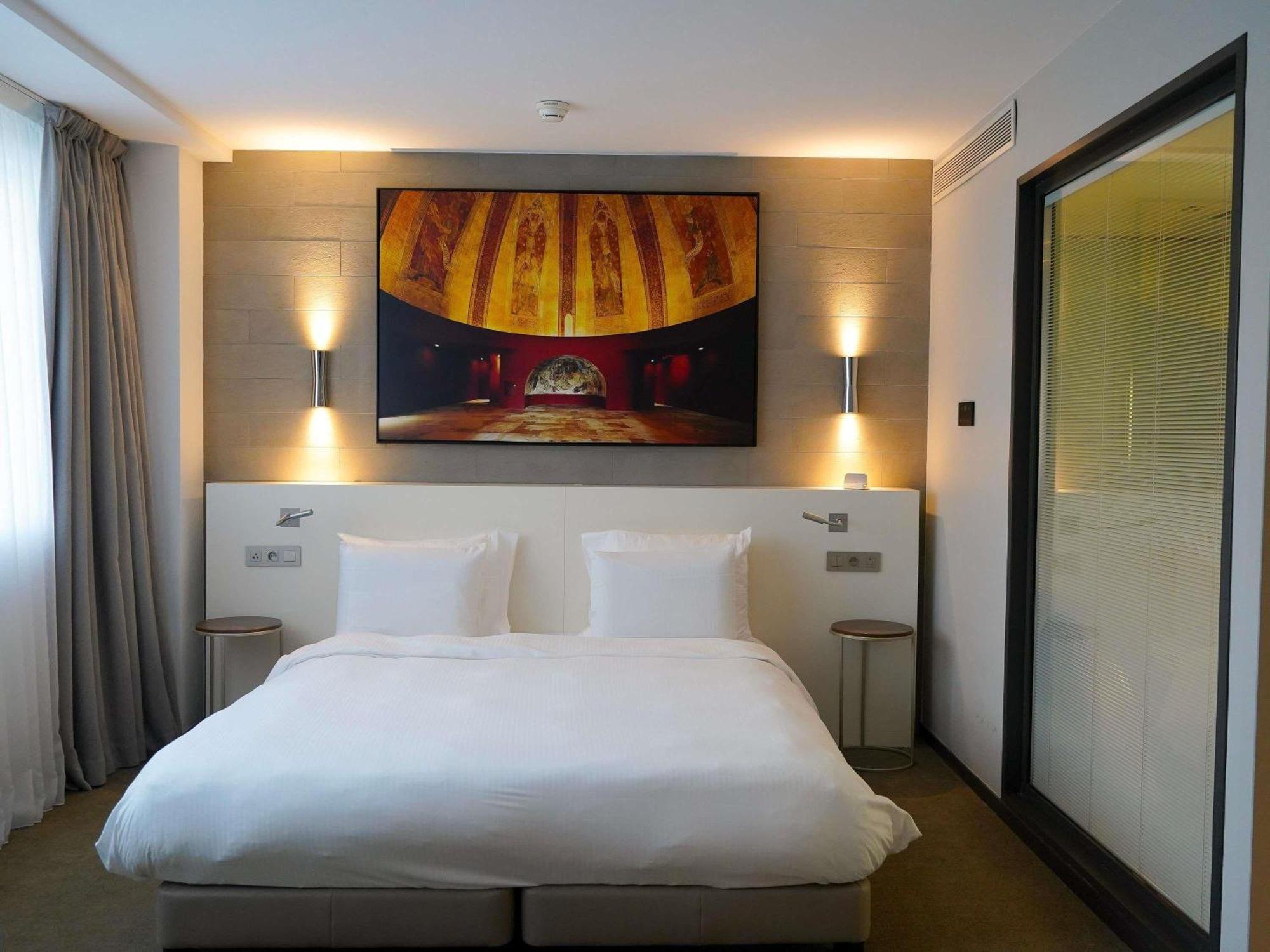 Junior Family Suite with King Bed and Sofa Bed,1765187964:JPEG