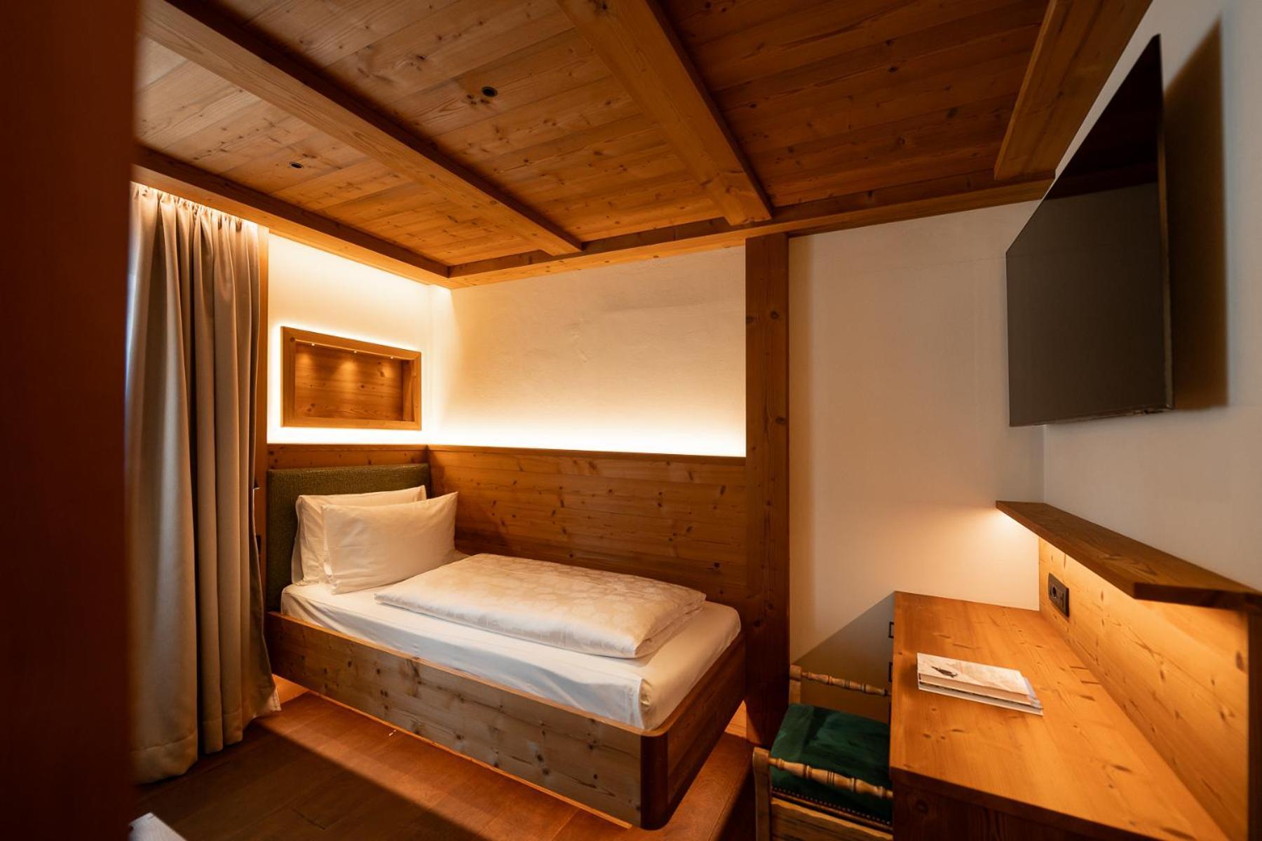 Single Room,1765220496:JPEG