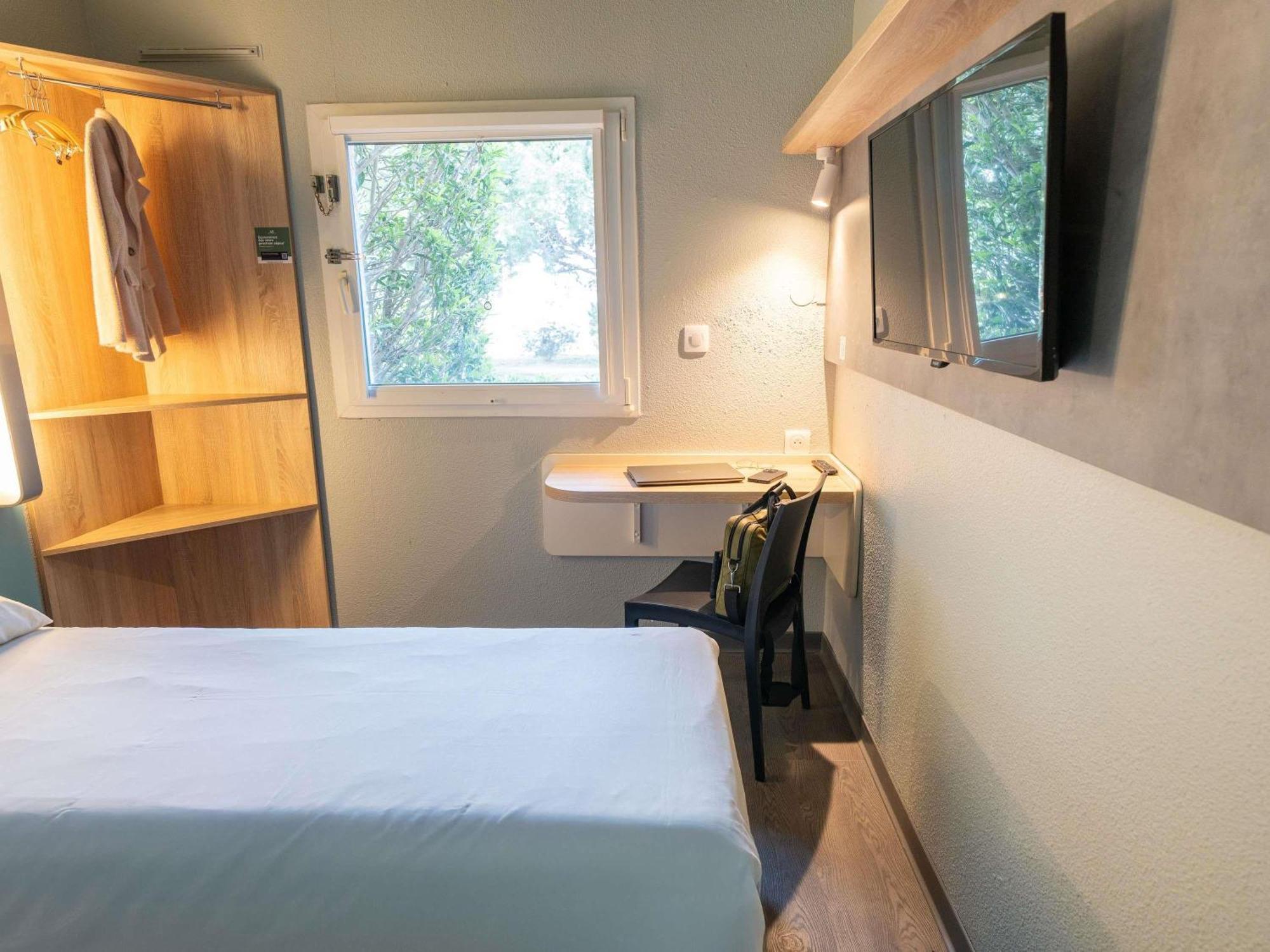 Twin Room,1770906916:JPEG