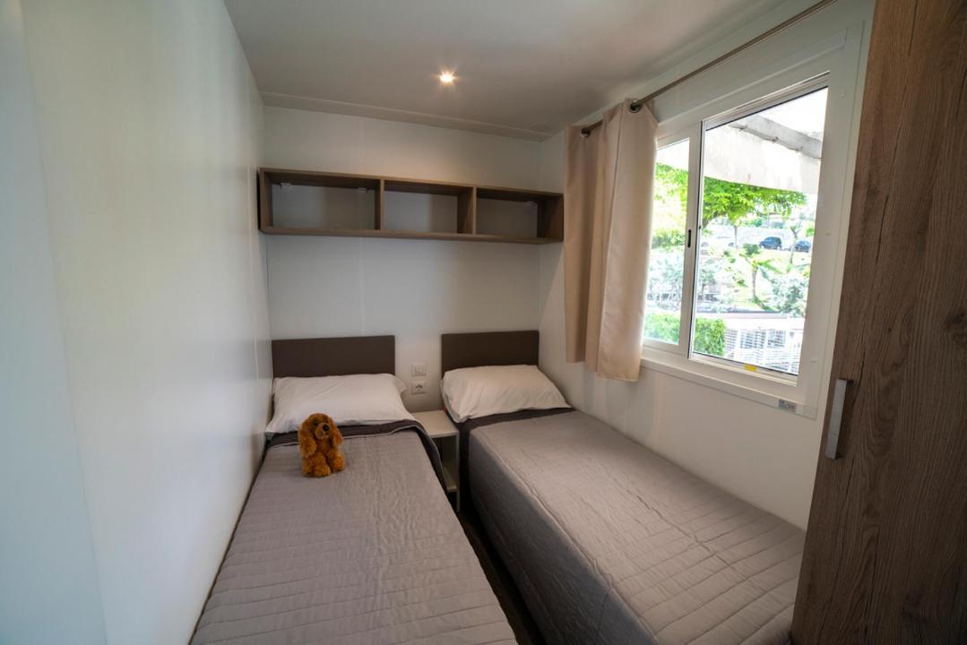 Mobile Home,1765316953:JPEG