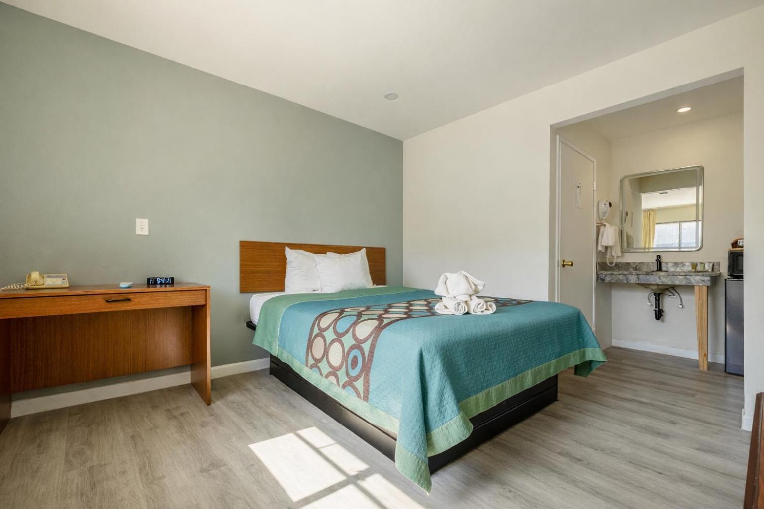 Deluxe Zimmer mit Queensize-Bett - Nichtraucher