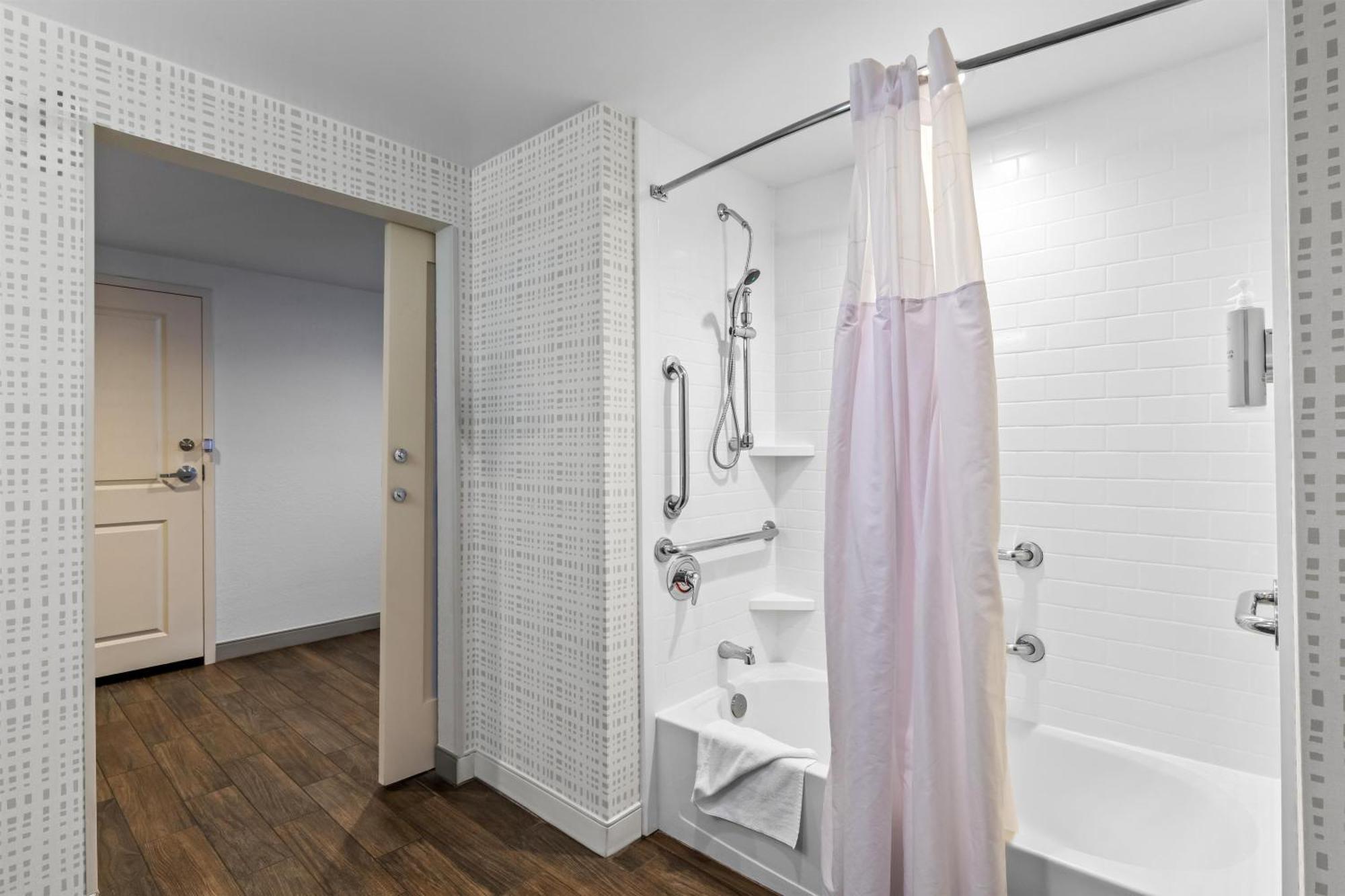Queen Room with Two Queen Beds - Mobility and Hearing Access/Non-Smoking