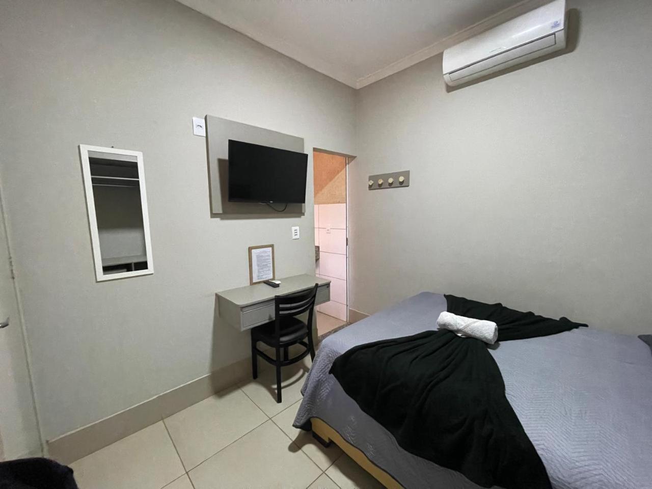 Quarto Duplo com Cama de Casal