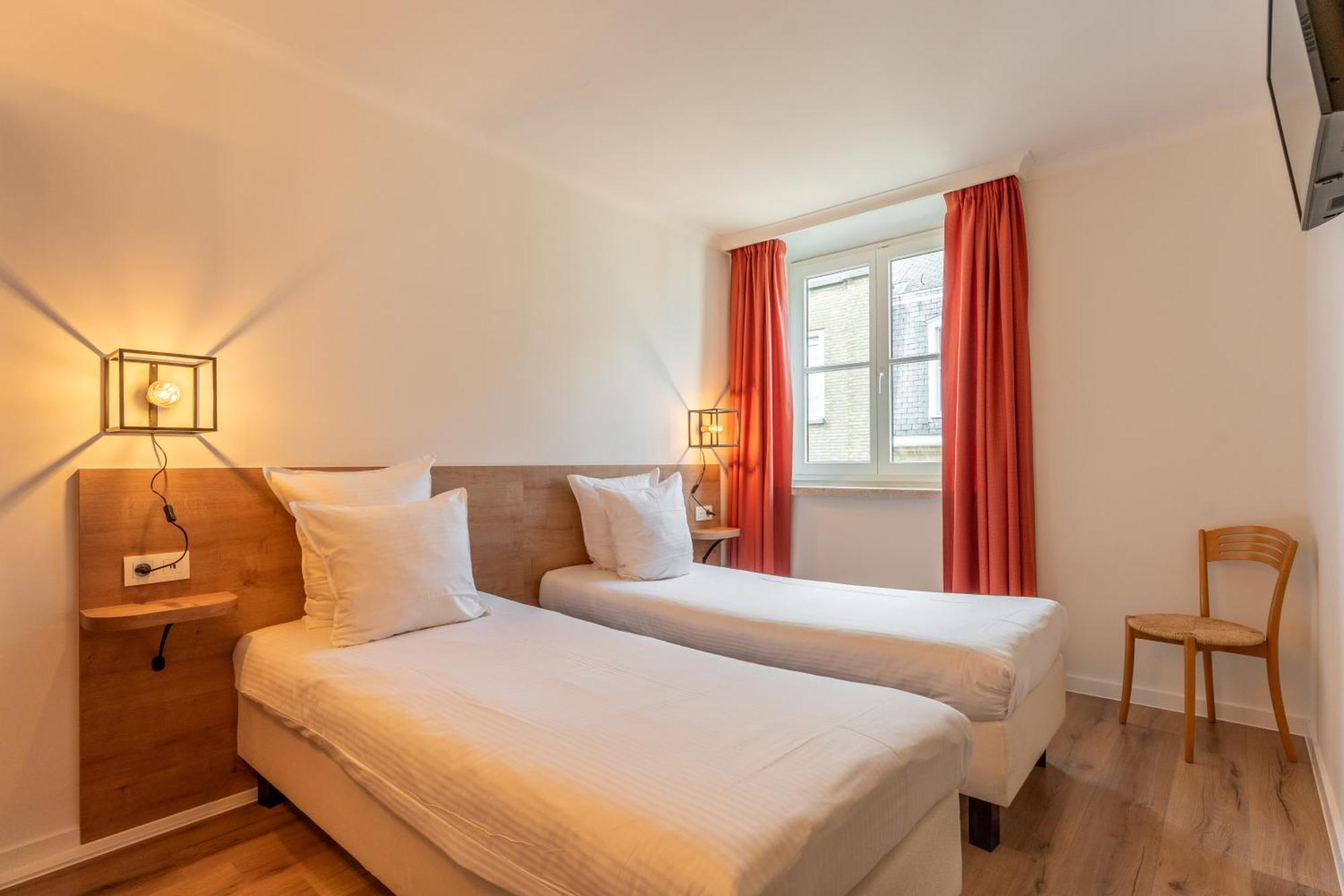 Tweepersoonskamer met 2 Aparte Bedden