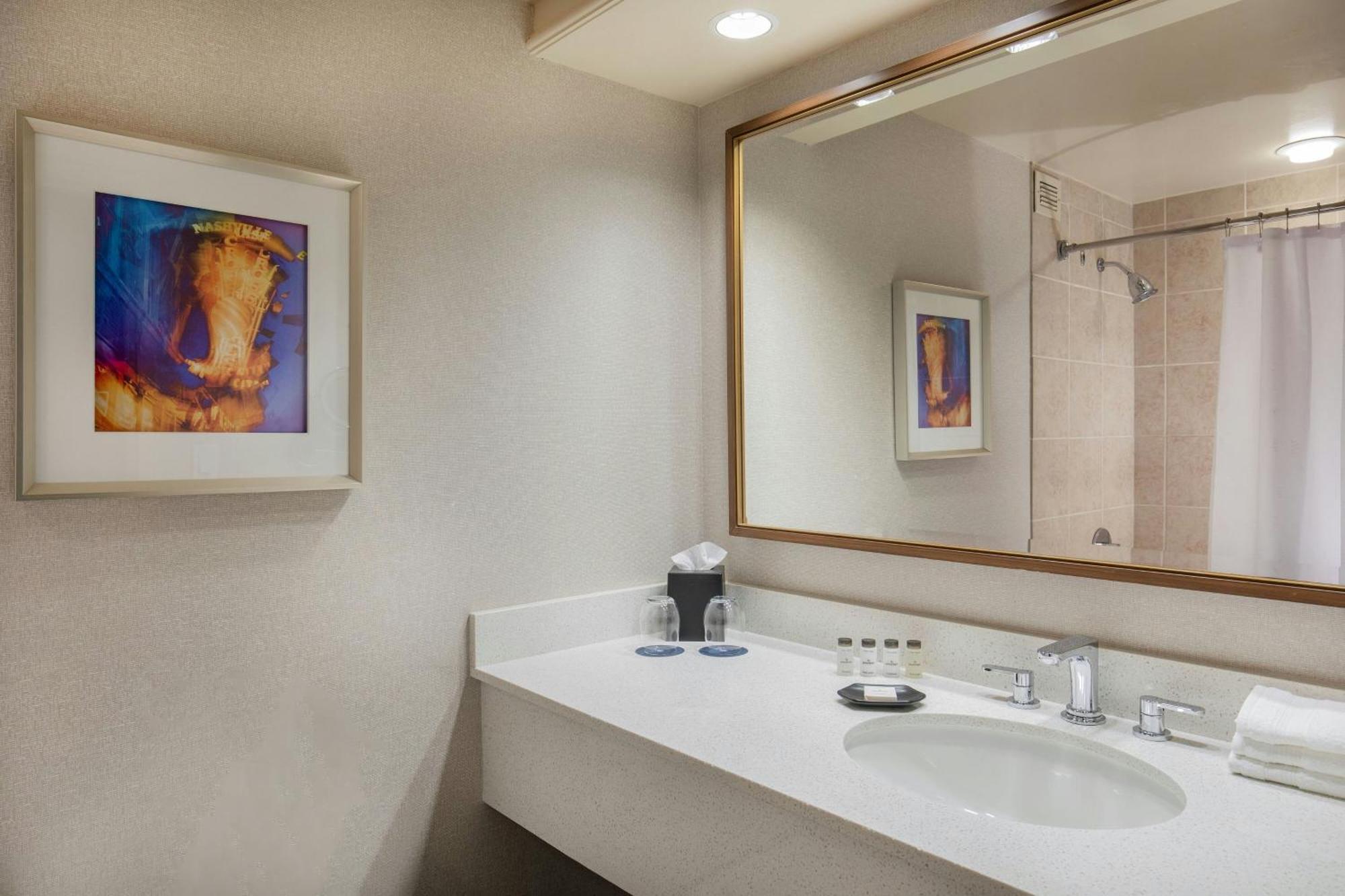 1 KING GUEST ROOM