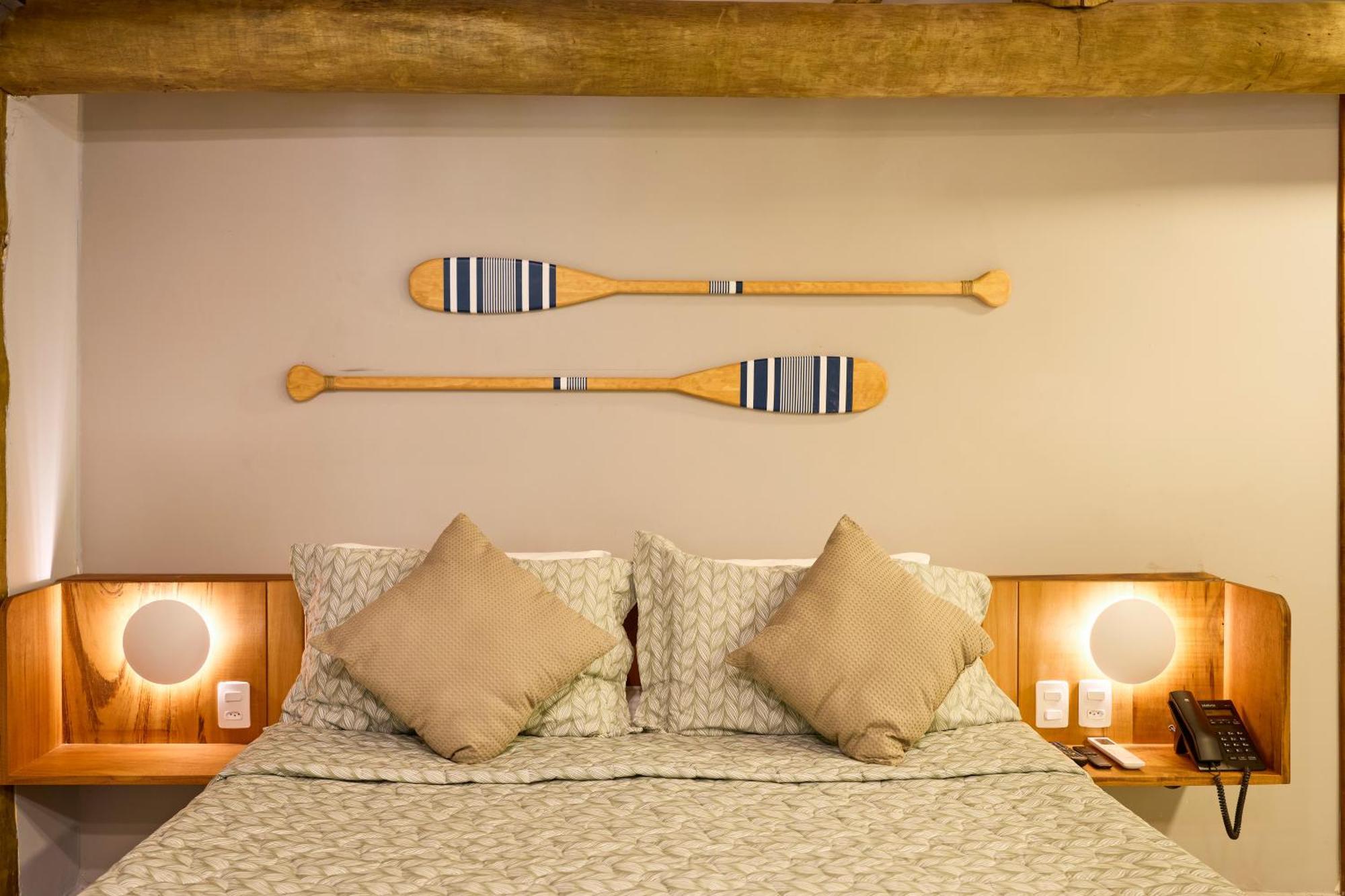 Quarto com Cama Queen-size e Banheira de Hidromassagem