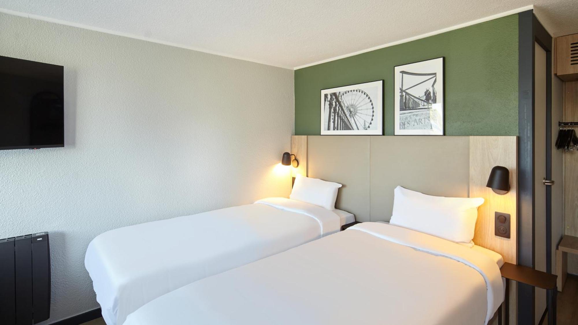 Standard Twin Room,1742571795:JPEG