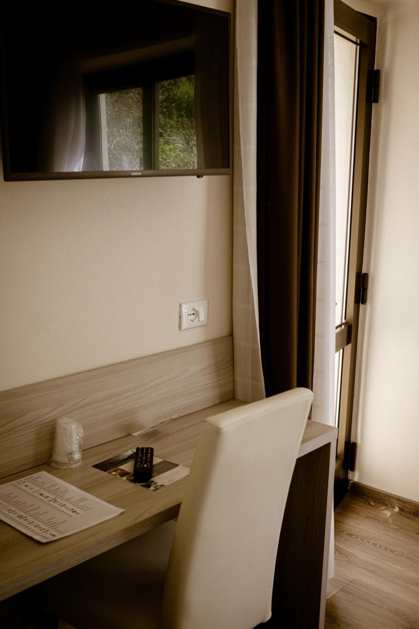 Dreibettzimmer mit Balkon und Seeblick - Nebengebäude