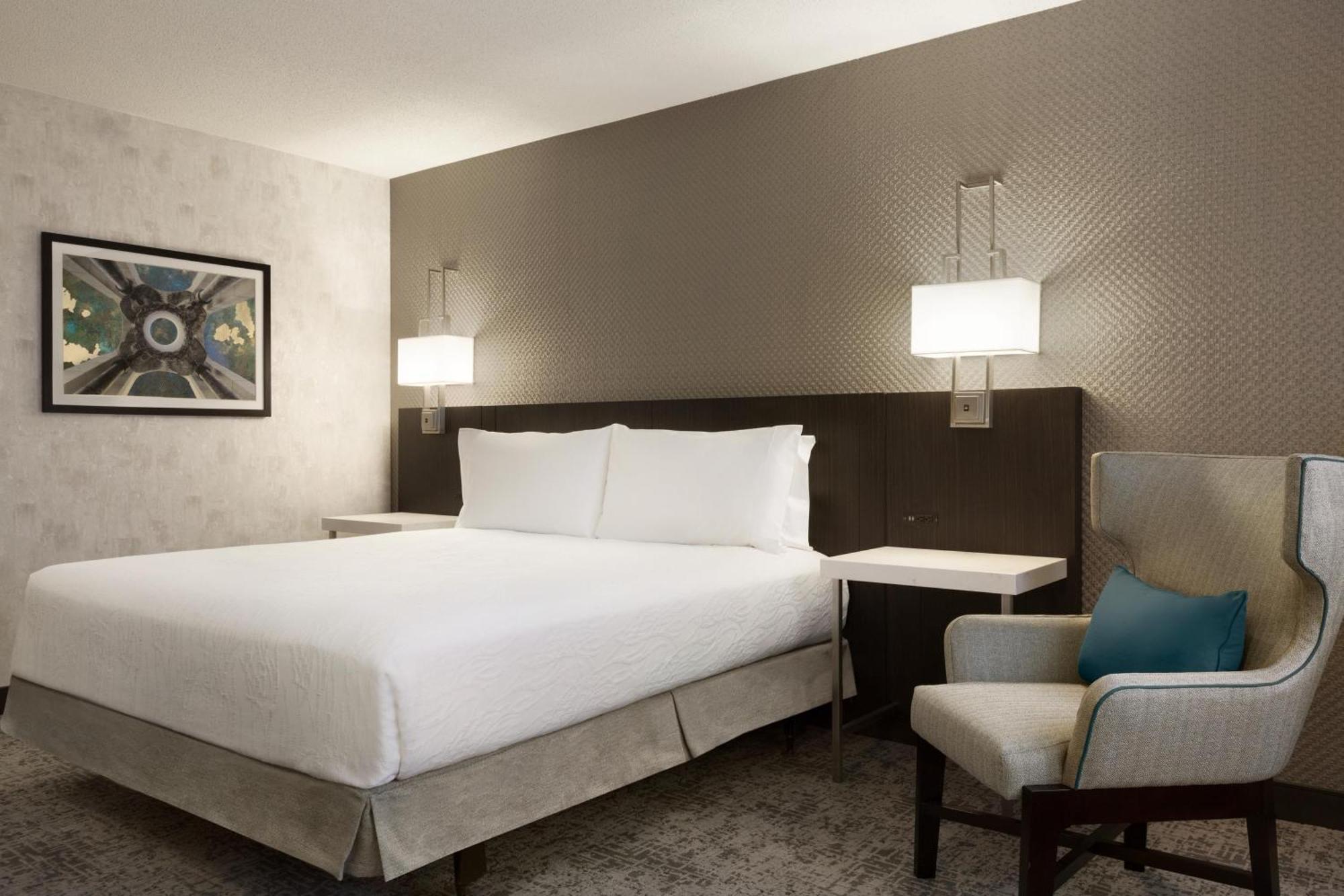 King Room with Accessible Tub - Mobility Access