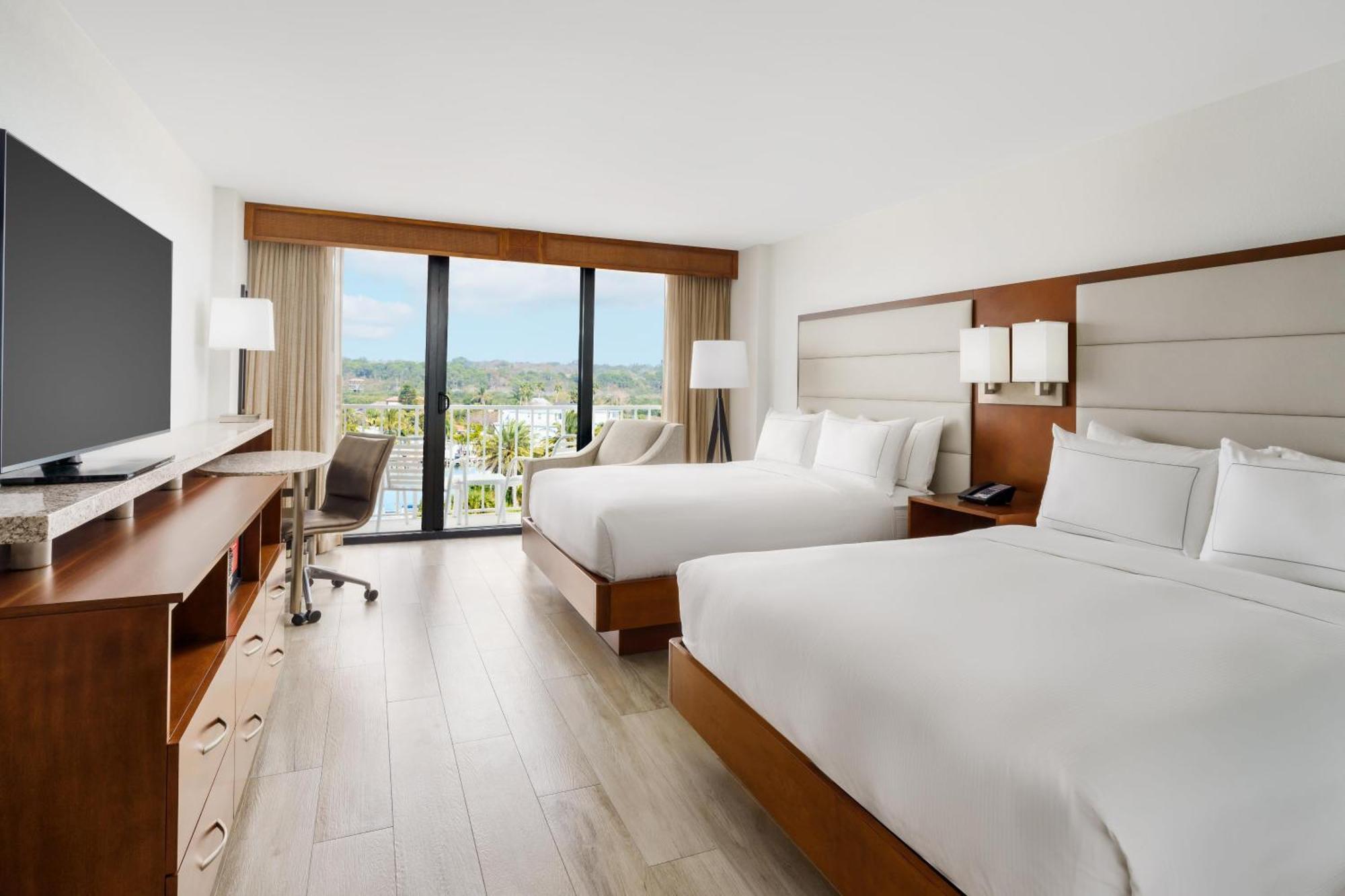 Queen Room with City View - Top Floor